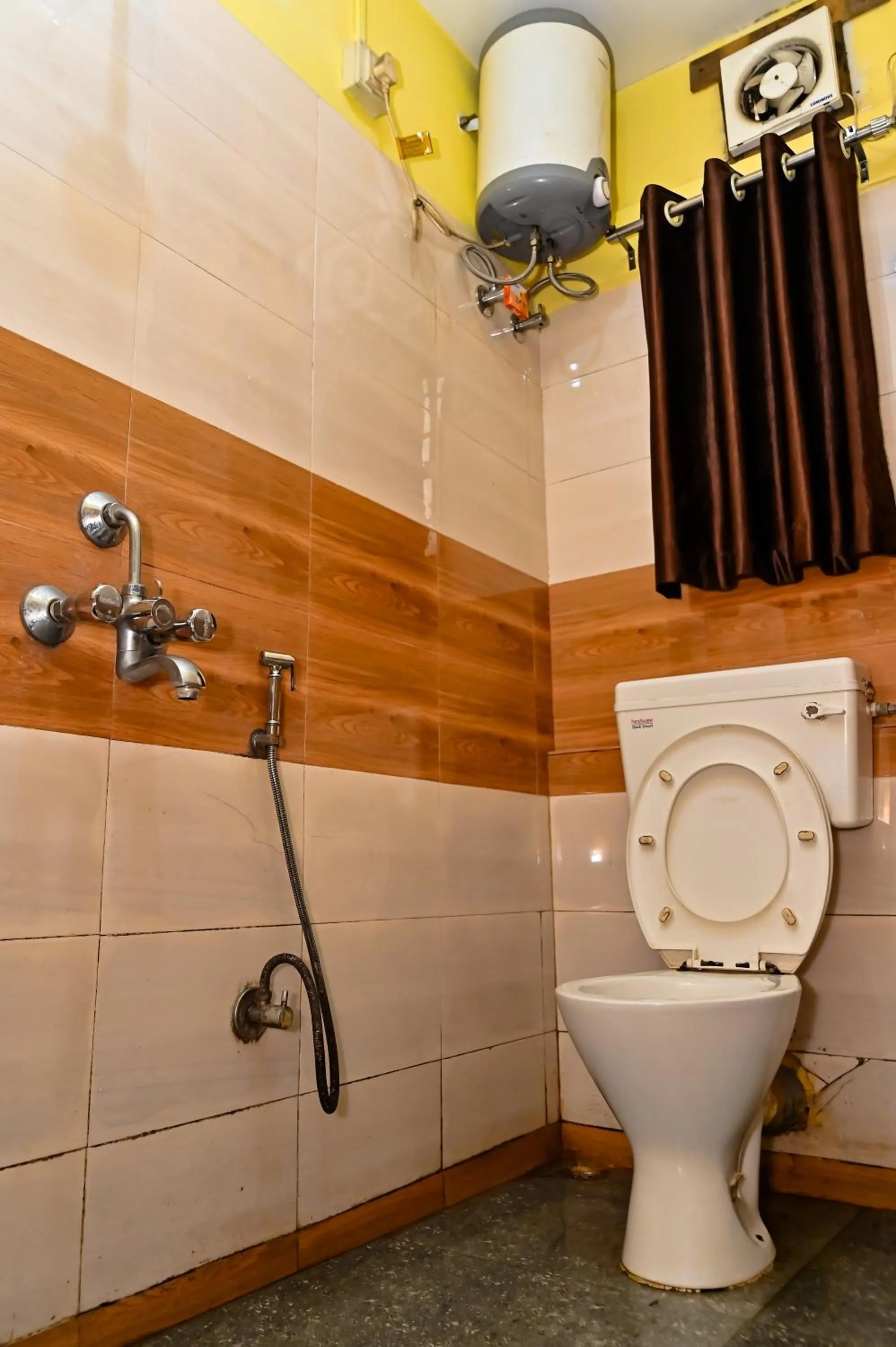Bathroom in Holiday Inn Guest House Near Nemcare Hospital