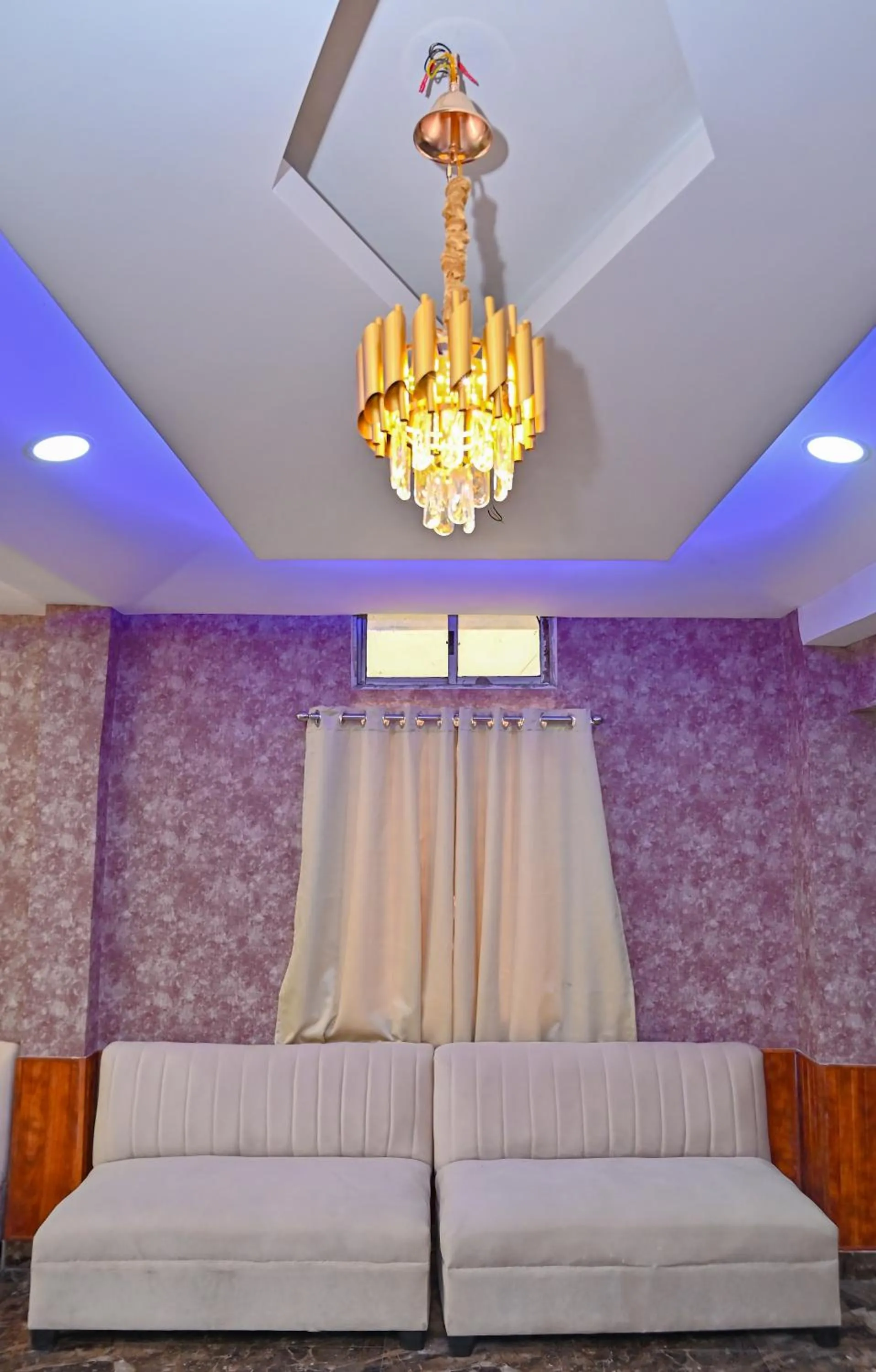 Seating area in Holiday Inn Guest House Near Nemcare Hospital