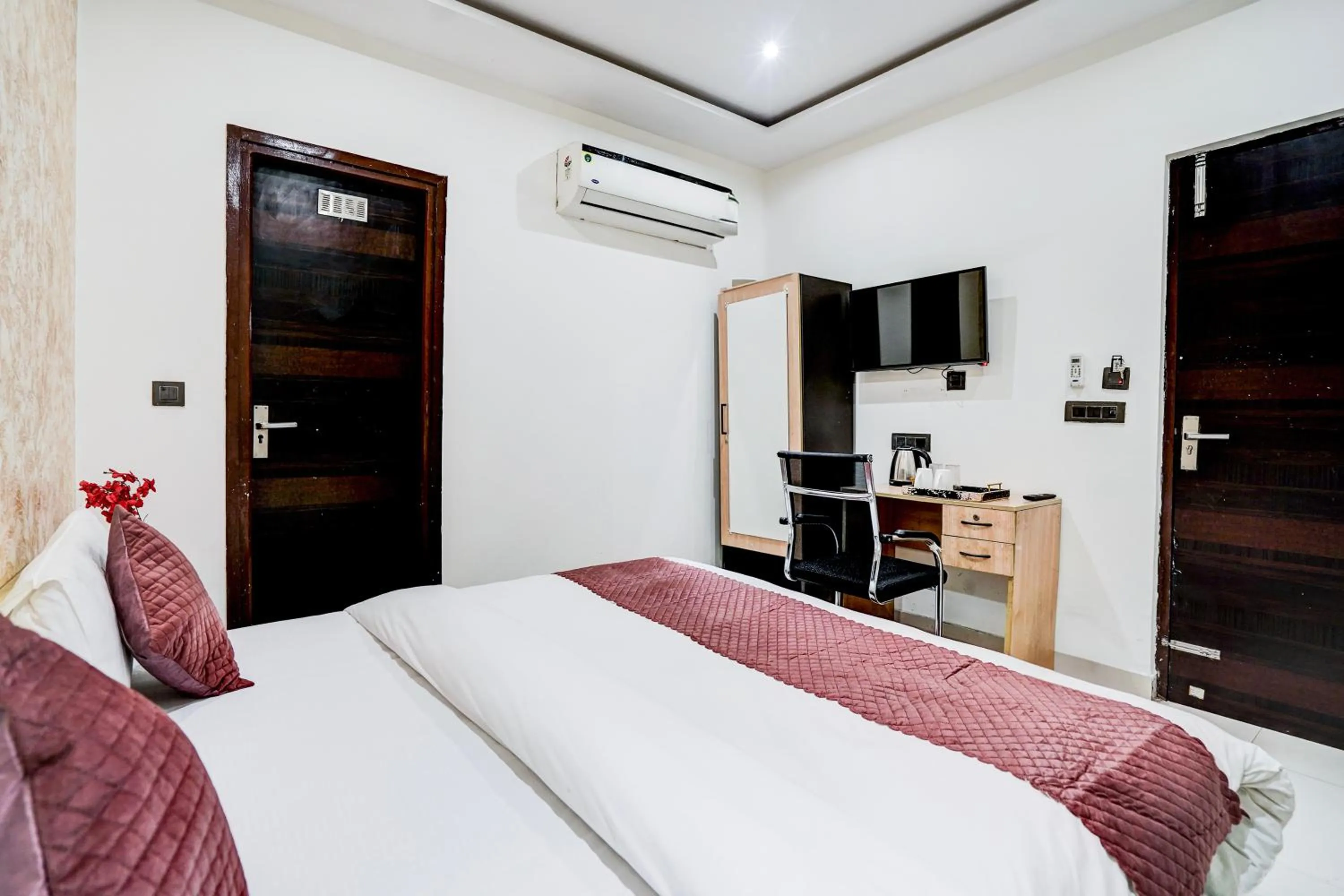 Kings Court Hotel Pitampura