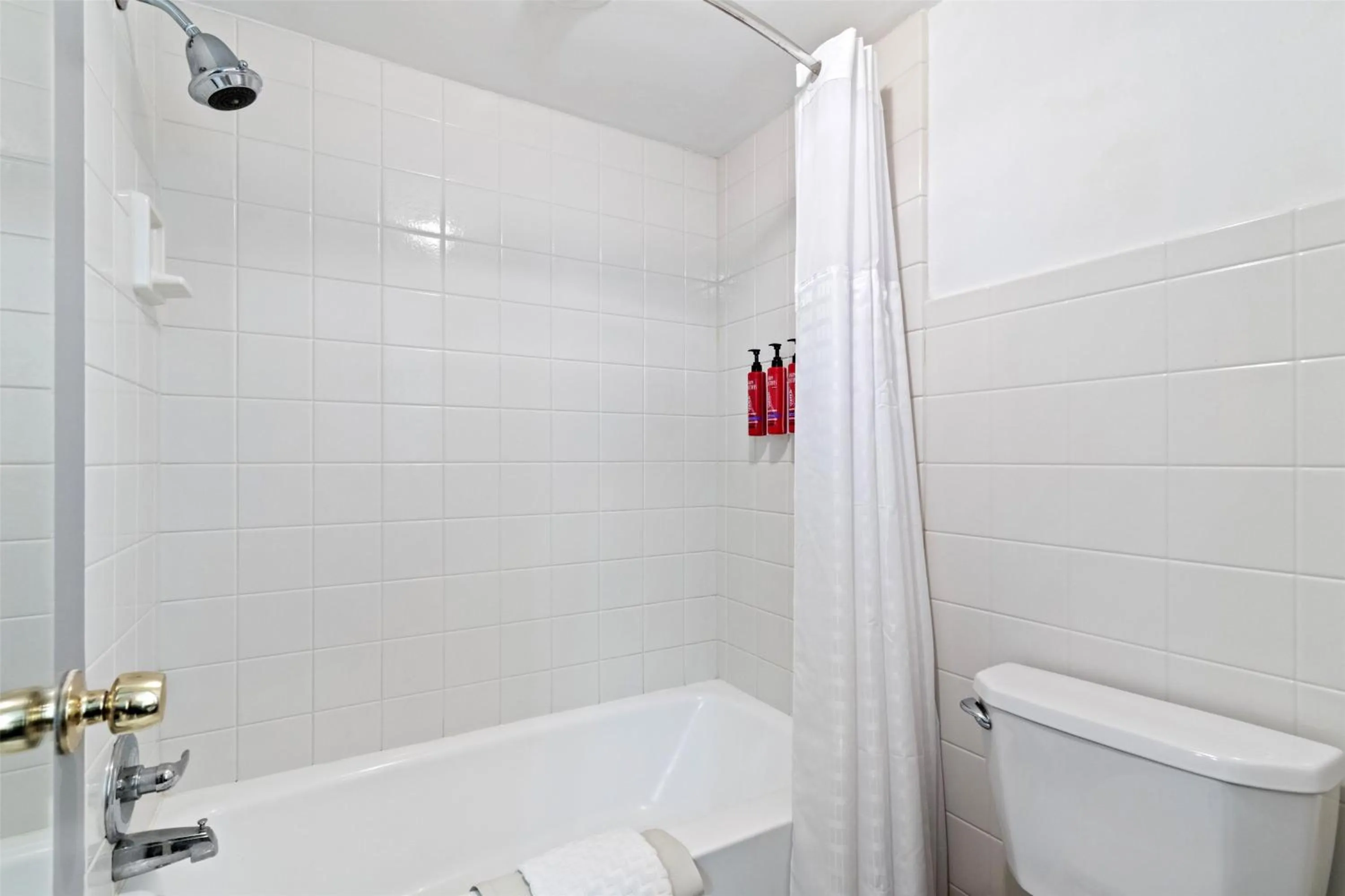 Bathroom in SureStay Studio by Best Western Paradise Lancaster County