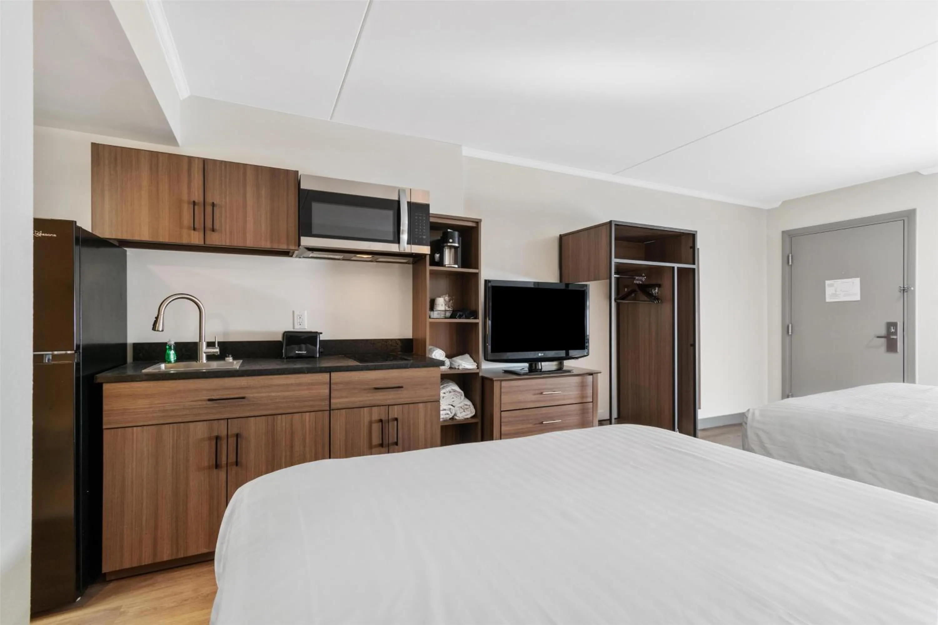 Bedroom, Bed in SureStay Studio by Best Western Paradise Lancaster County