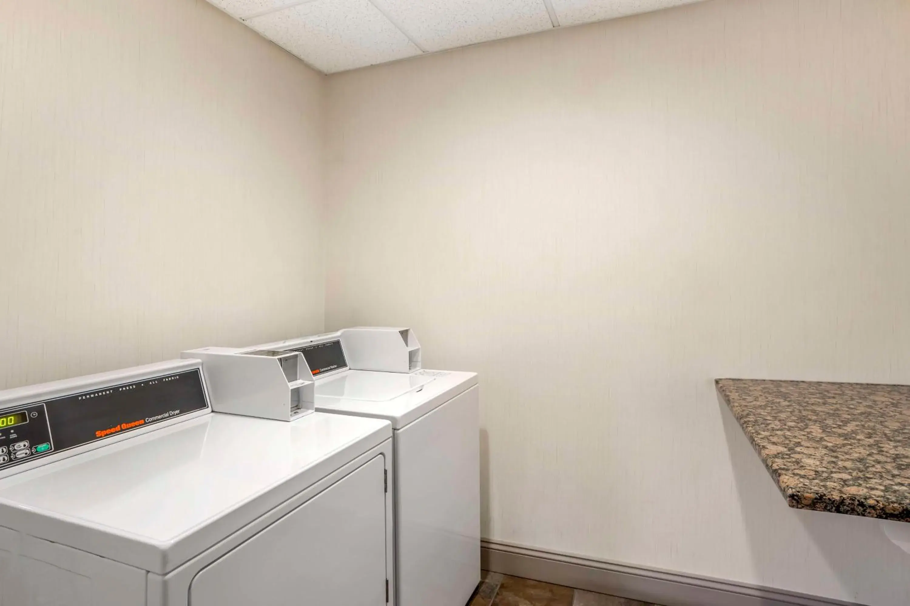 Property building in SureStay Studio by Best Western Paradise Lancaster County Property building in SureStay Studio by Best Western Paradise Lancaster County
