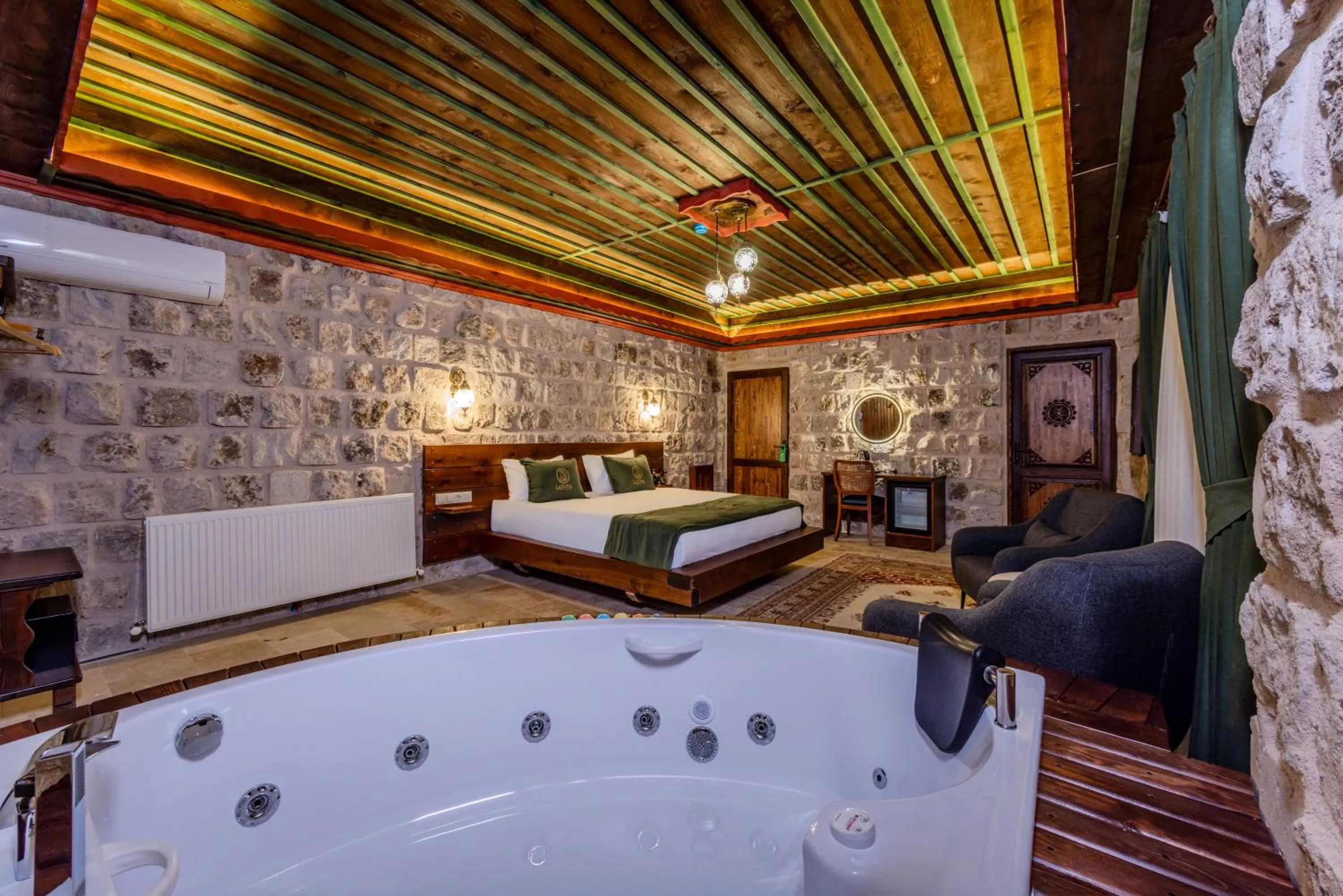 Deluxe Double Room with Bath - single occupancy in Latona Stone Palace
