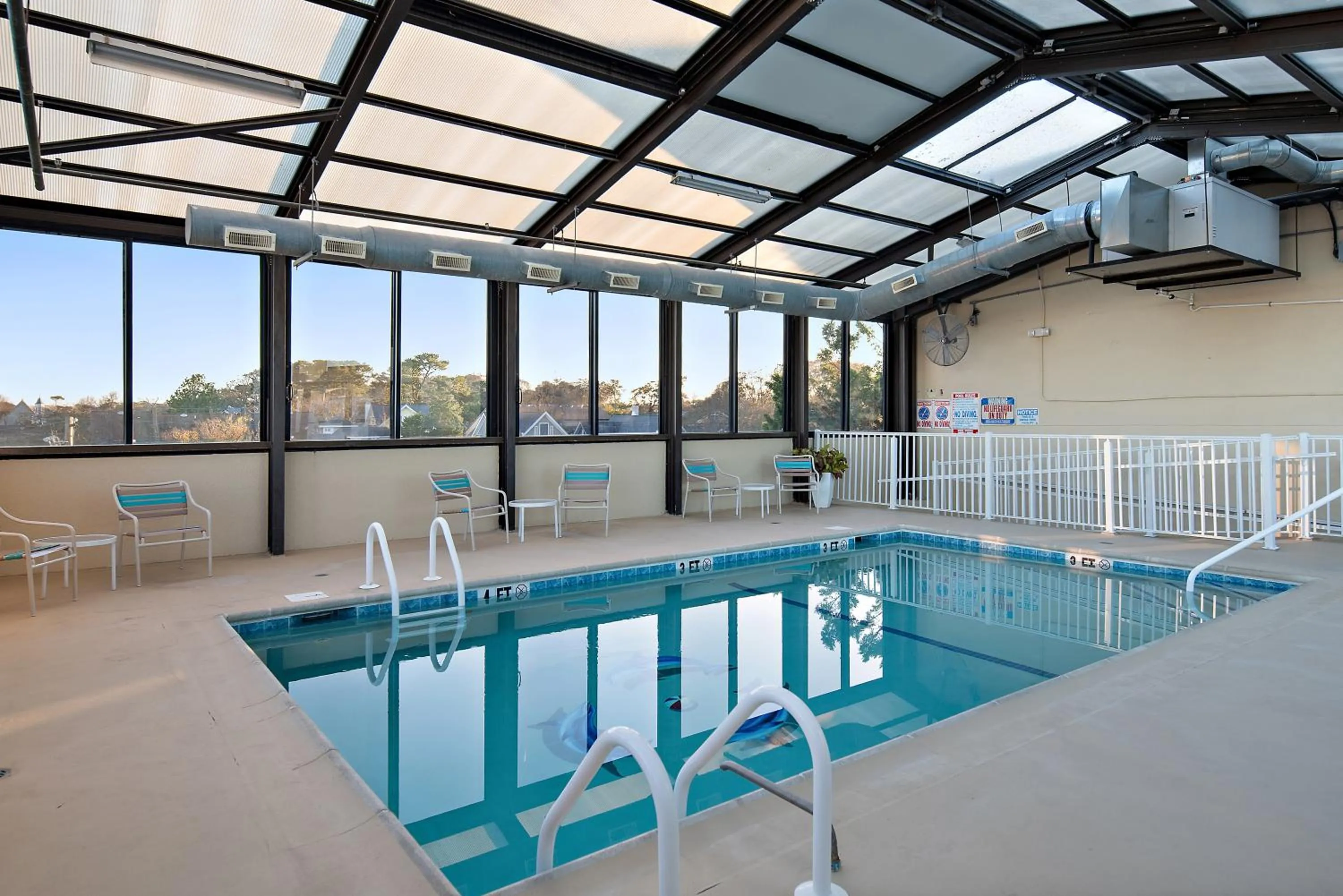 Swimming pool in Brighton Suites Hotel