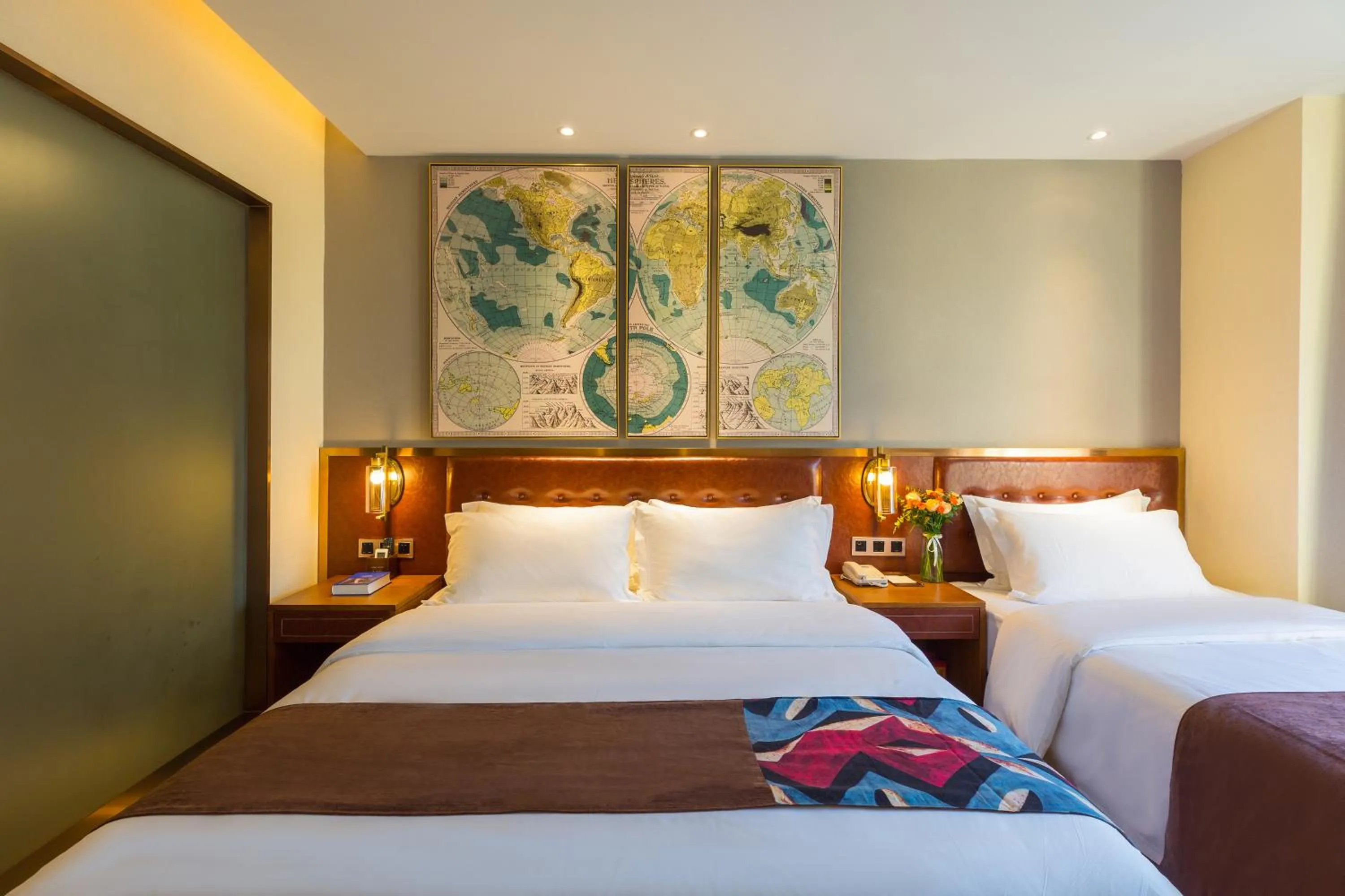 Bed in James Joyce Coffetel Zhangjiajie Tianmen Mountain Cableway Branch