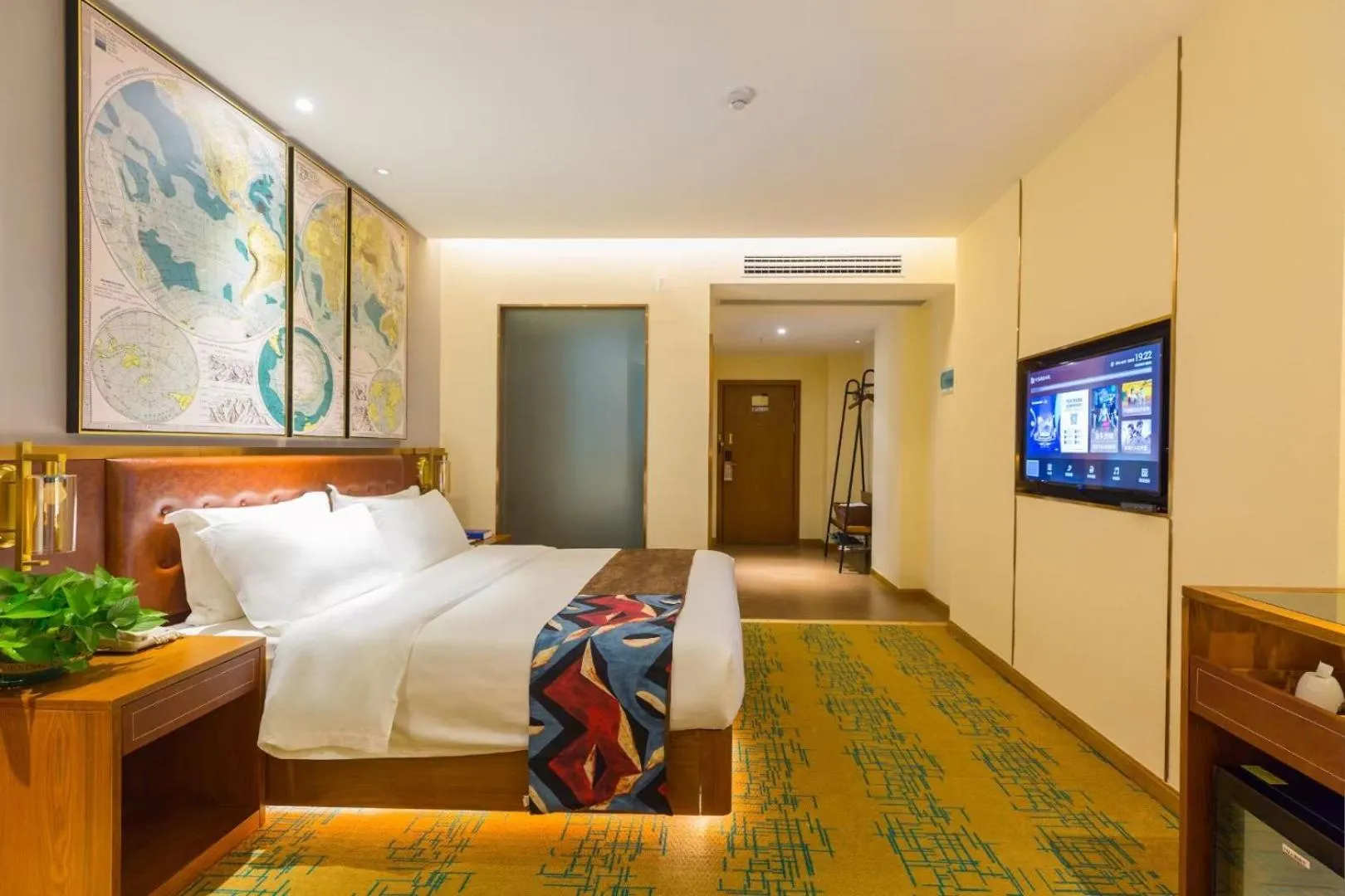 Bed in James Joyce Coffetel Zhangjiajie Tianmen Mountain Cableway Branch