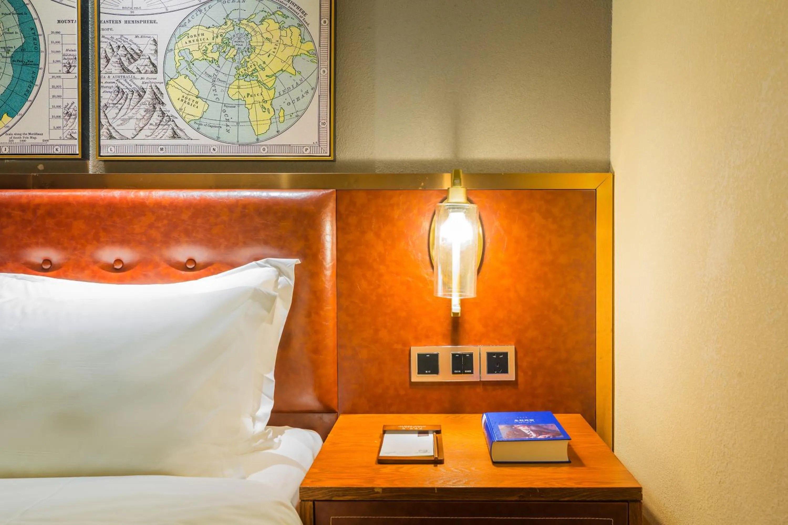 Bed in James Joyce Coffetel Zhangjiajie Tianmen Mountain Cableway Branch