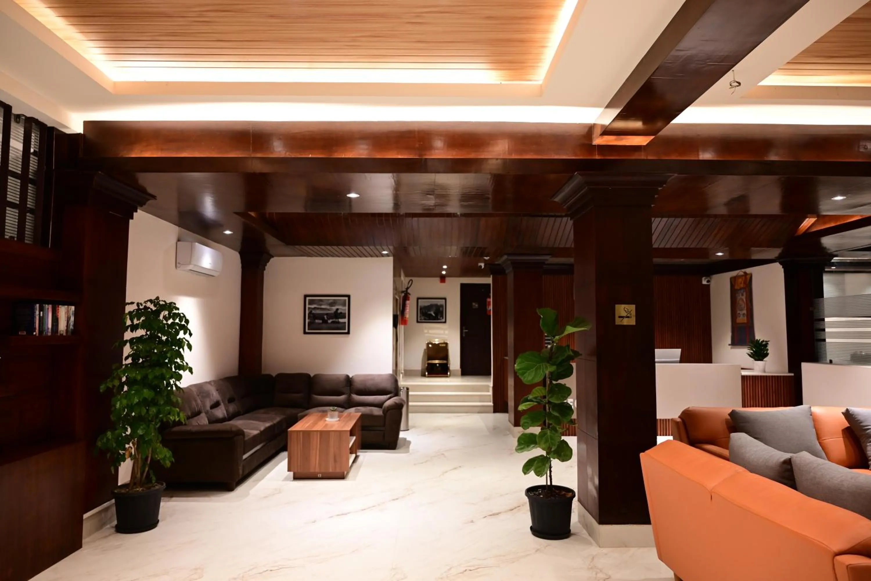 Seating area in Clarion Hotel De Renees Gangtok