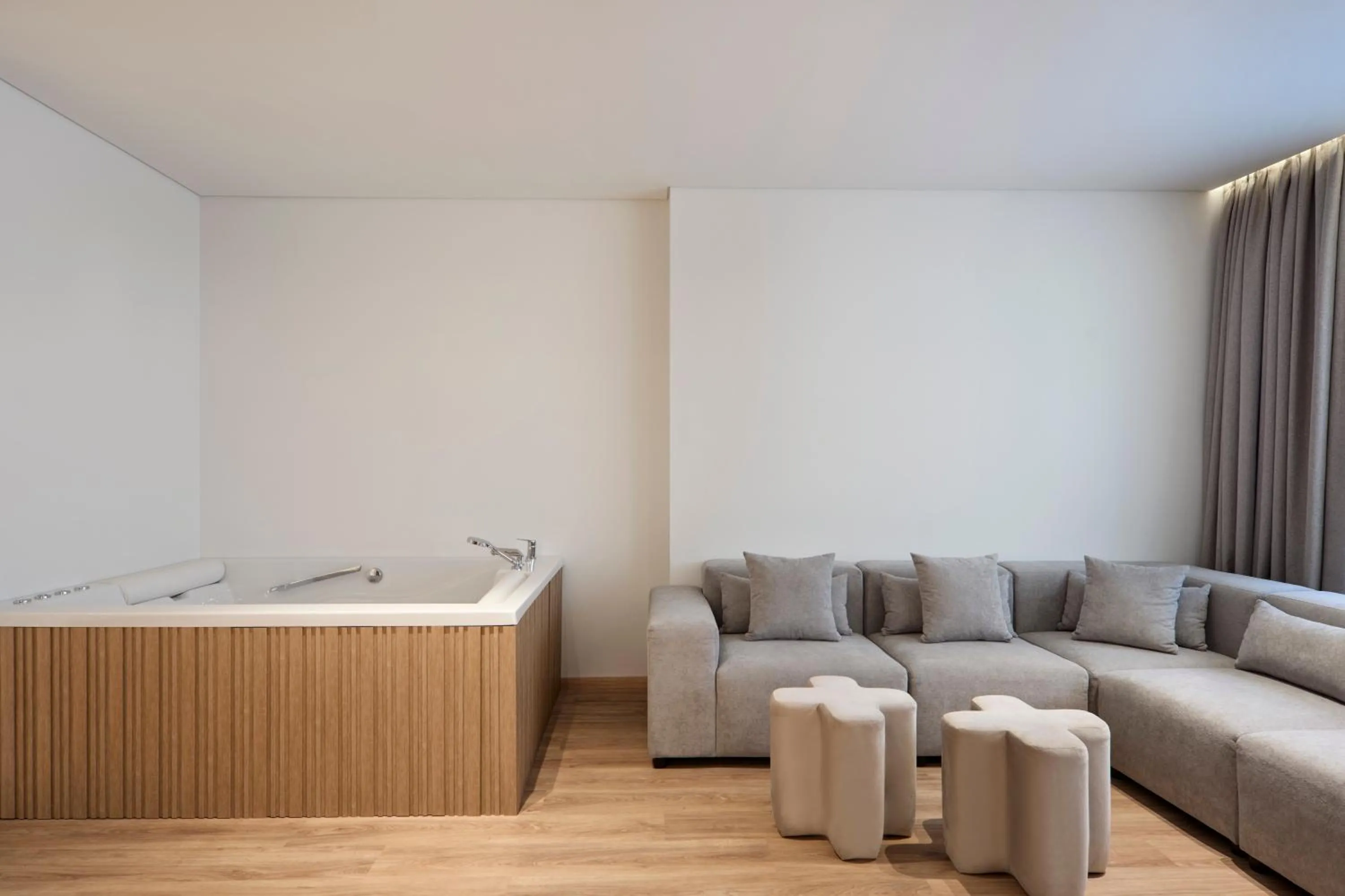 Hot Tub in Nur City Suites