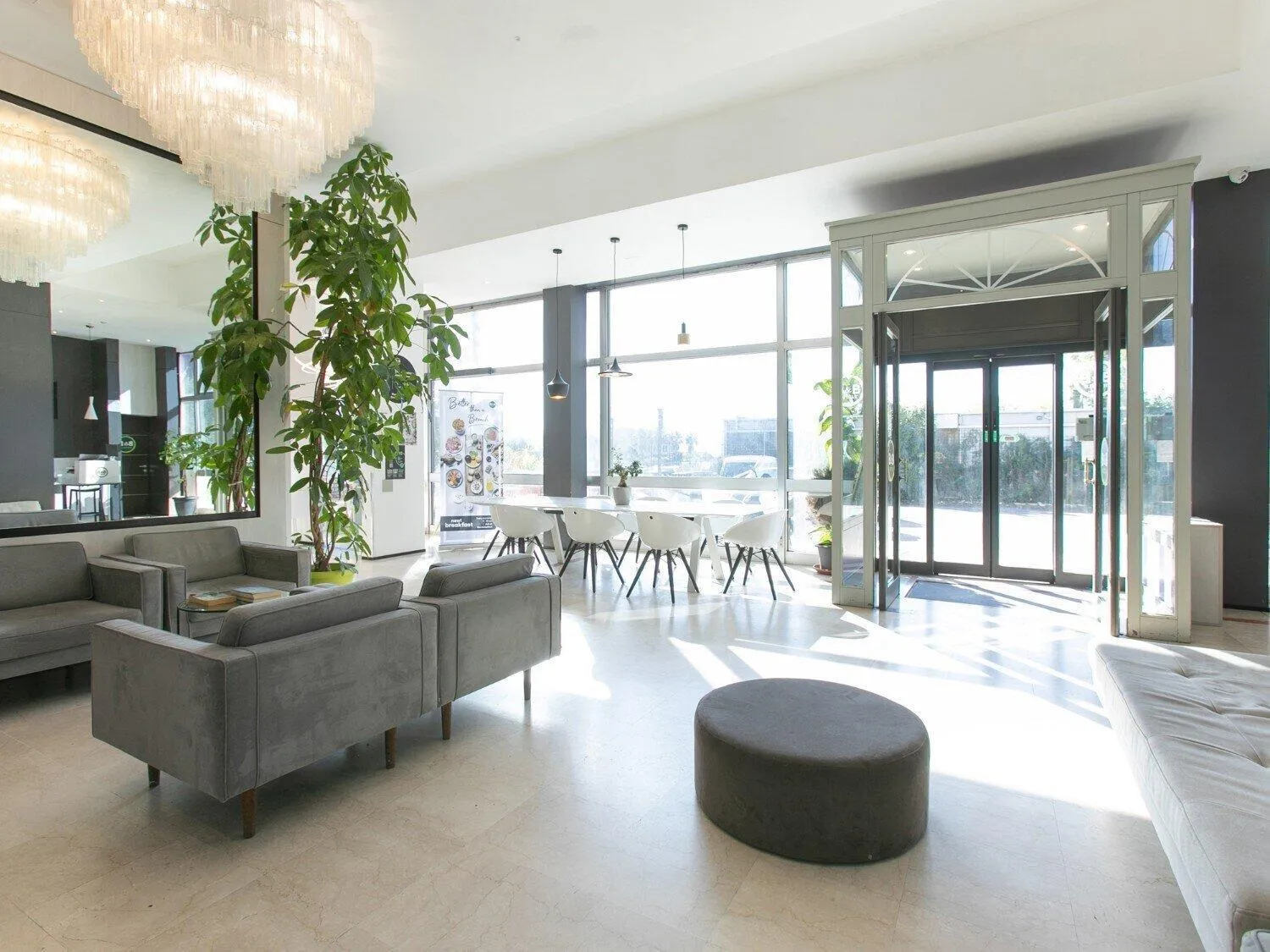 Lobby or reception in B&B Hotel Savona