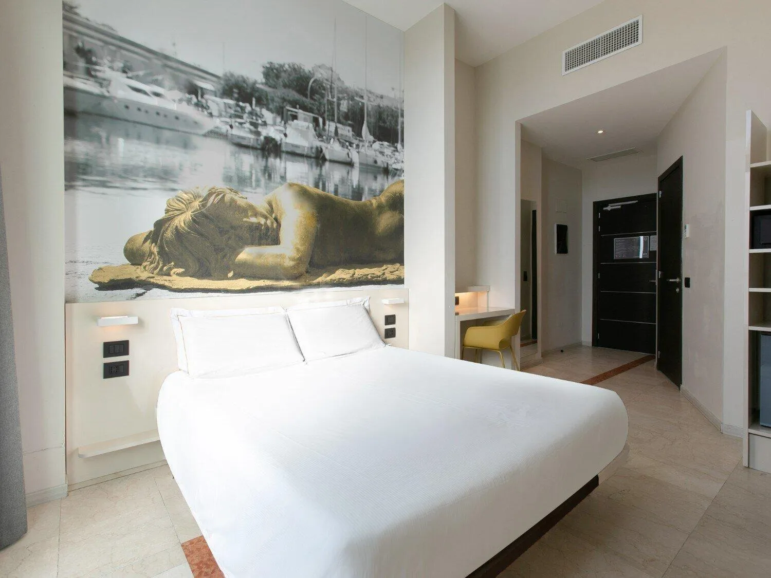 Photo of the whole room, Bed in B&B Hotel Savona