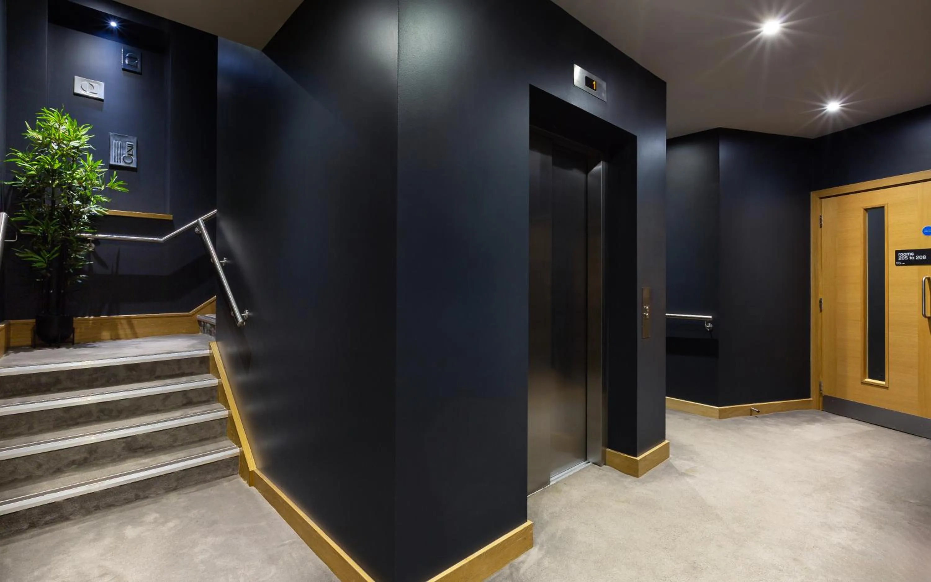 elevator in Líbere London Edgware Road