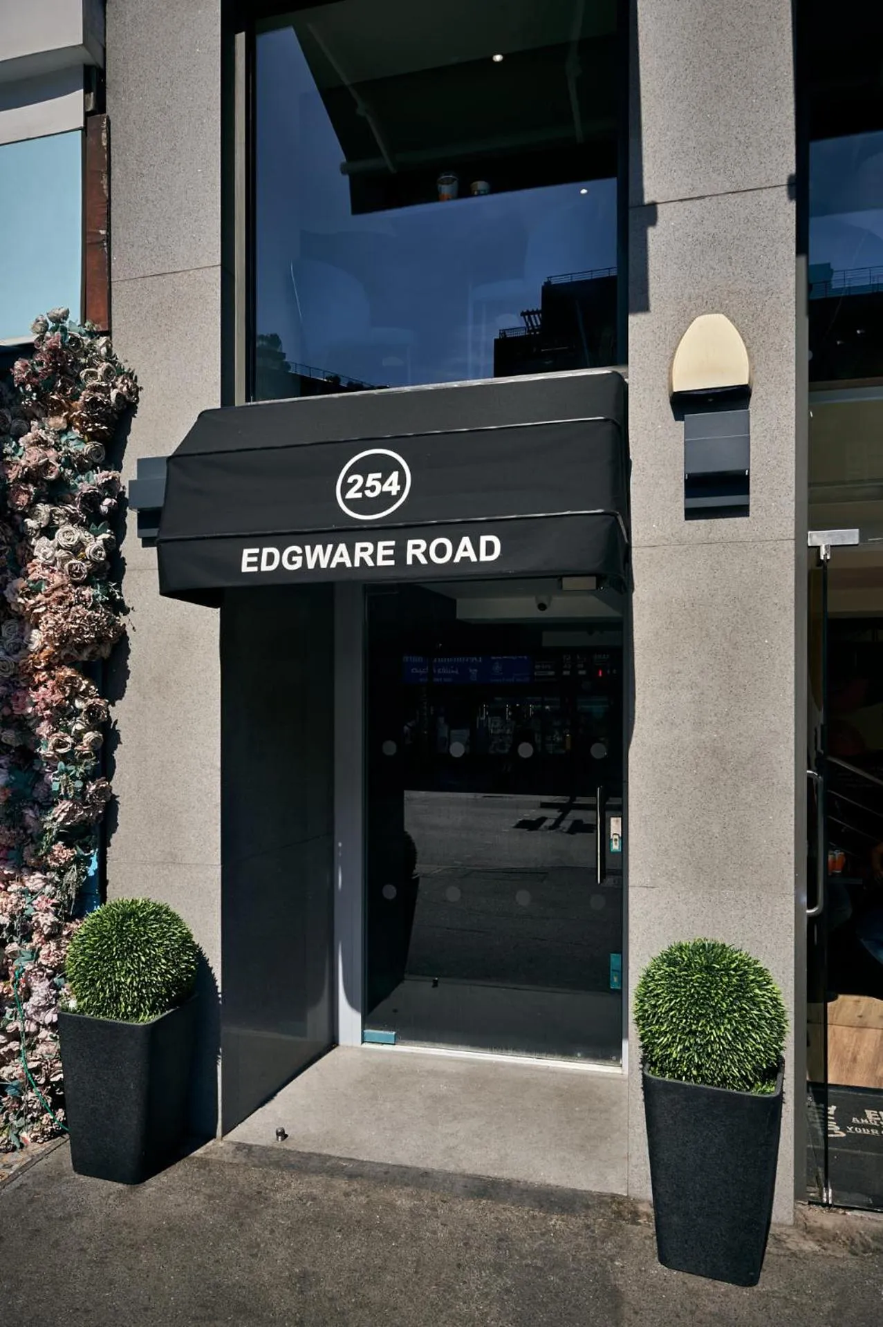 Facade/entrance in Líbere London Edgware Road