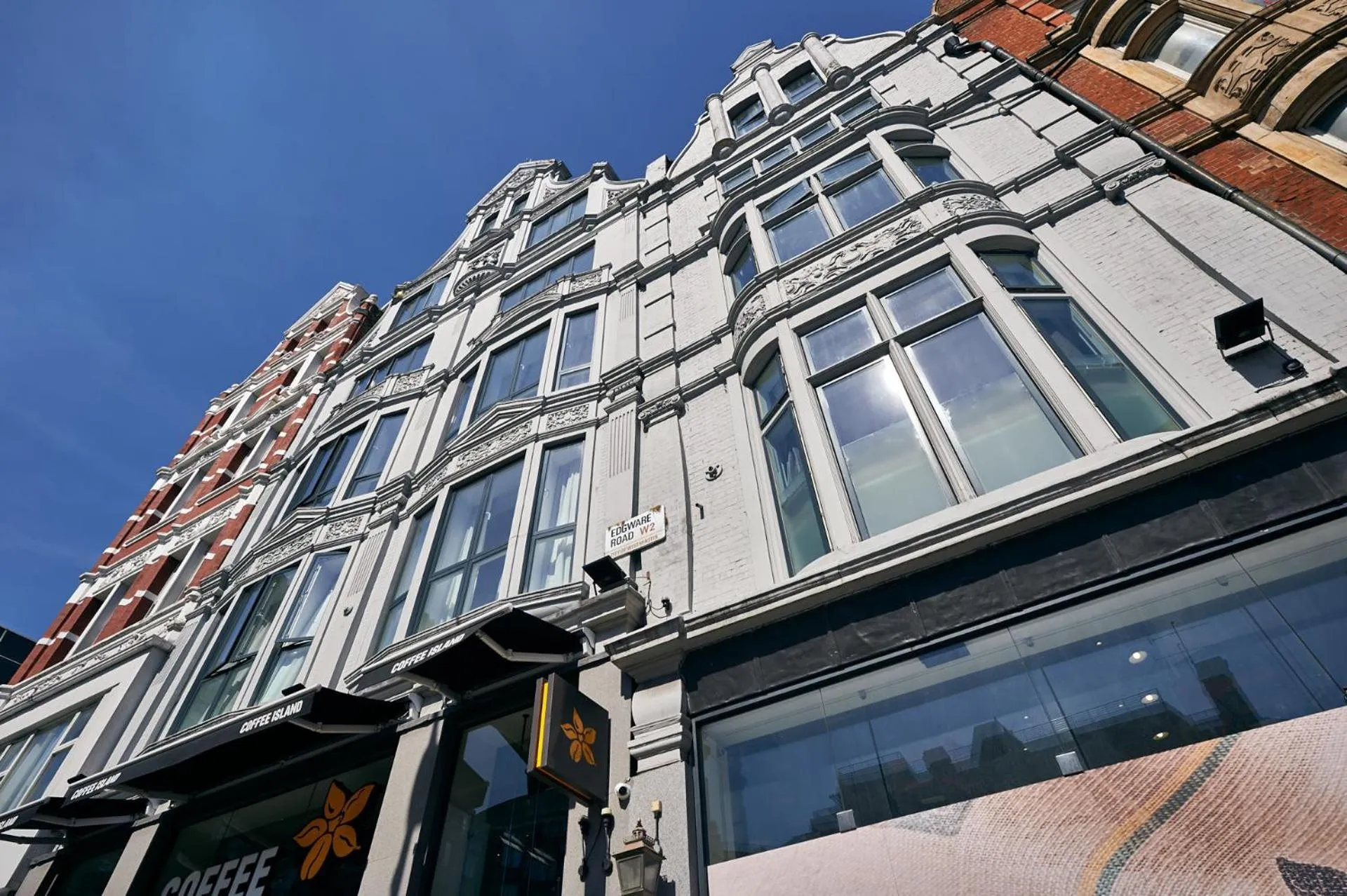 Facade/entrance in Líbere London Edgware Road