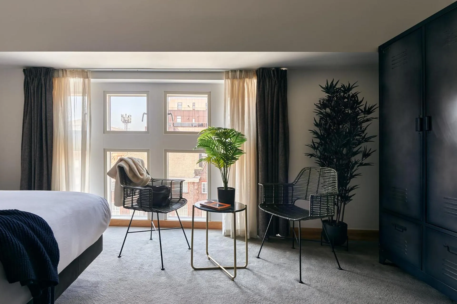 Seating area, Bed in Líbere London Edgware Road