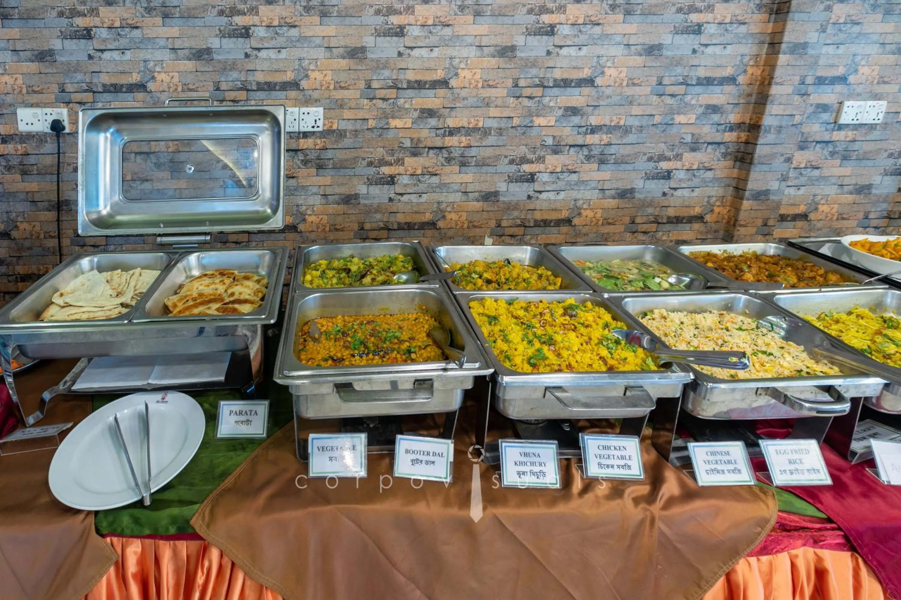 Restaurant/places to eat in SEL Nibash Hotel & Serviced Apartments