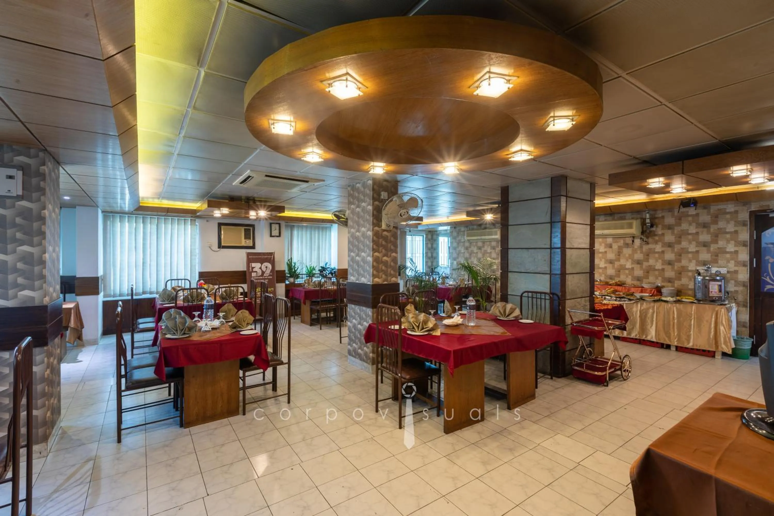 Restaurant/places to eat in SEL Nibash Hotel & Serviced Apartments