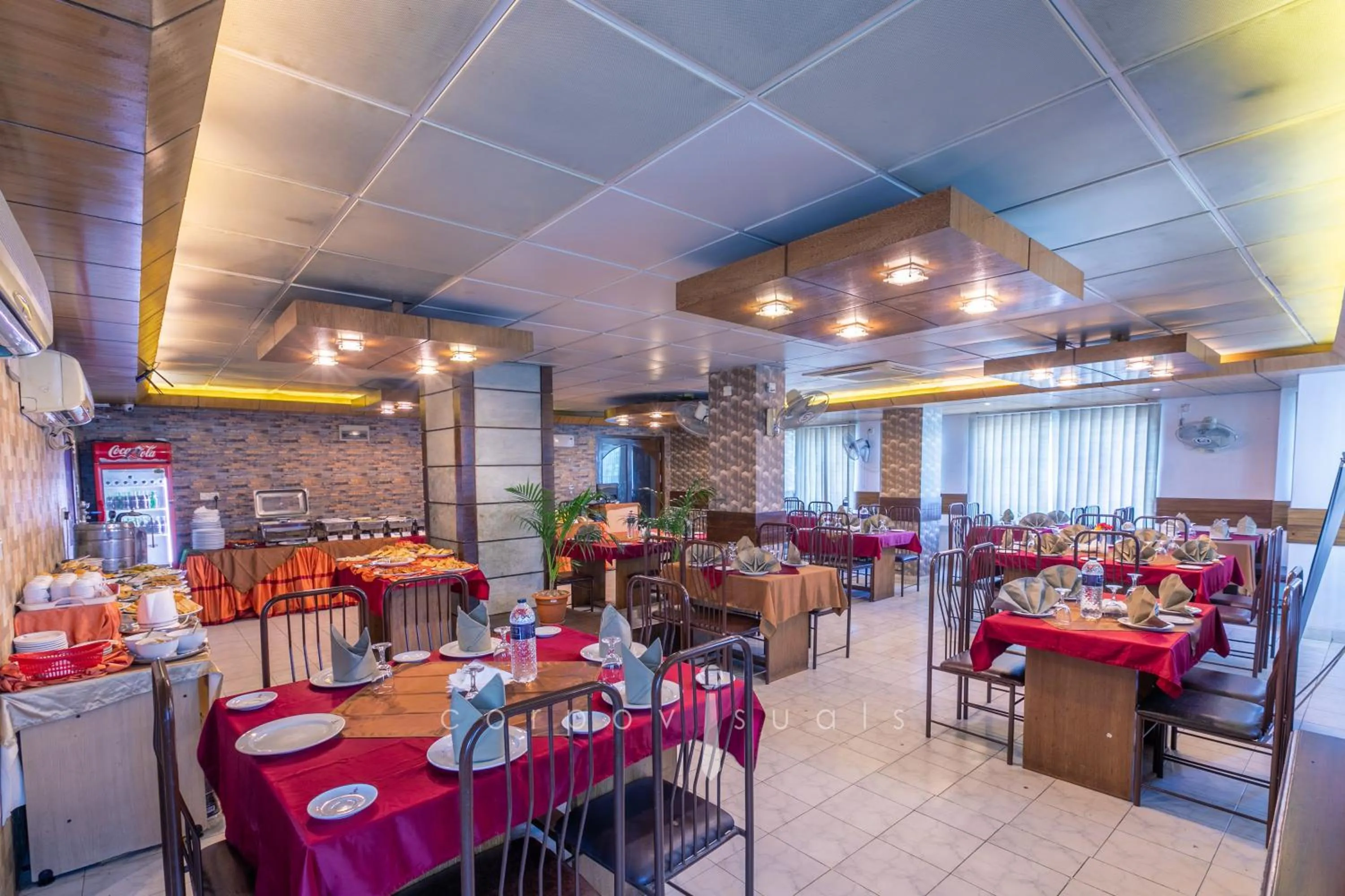 Restaurant/places to eat in SEL Nibash Hotel & Serviced Apartments