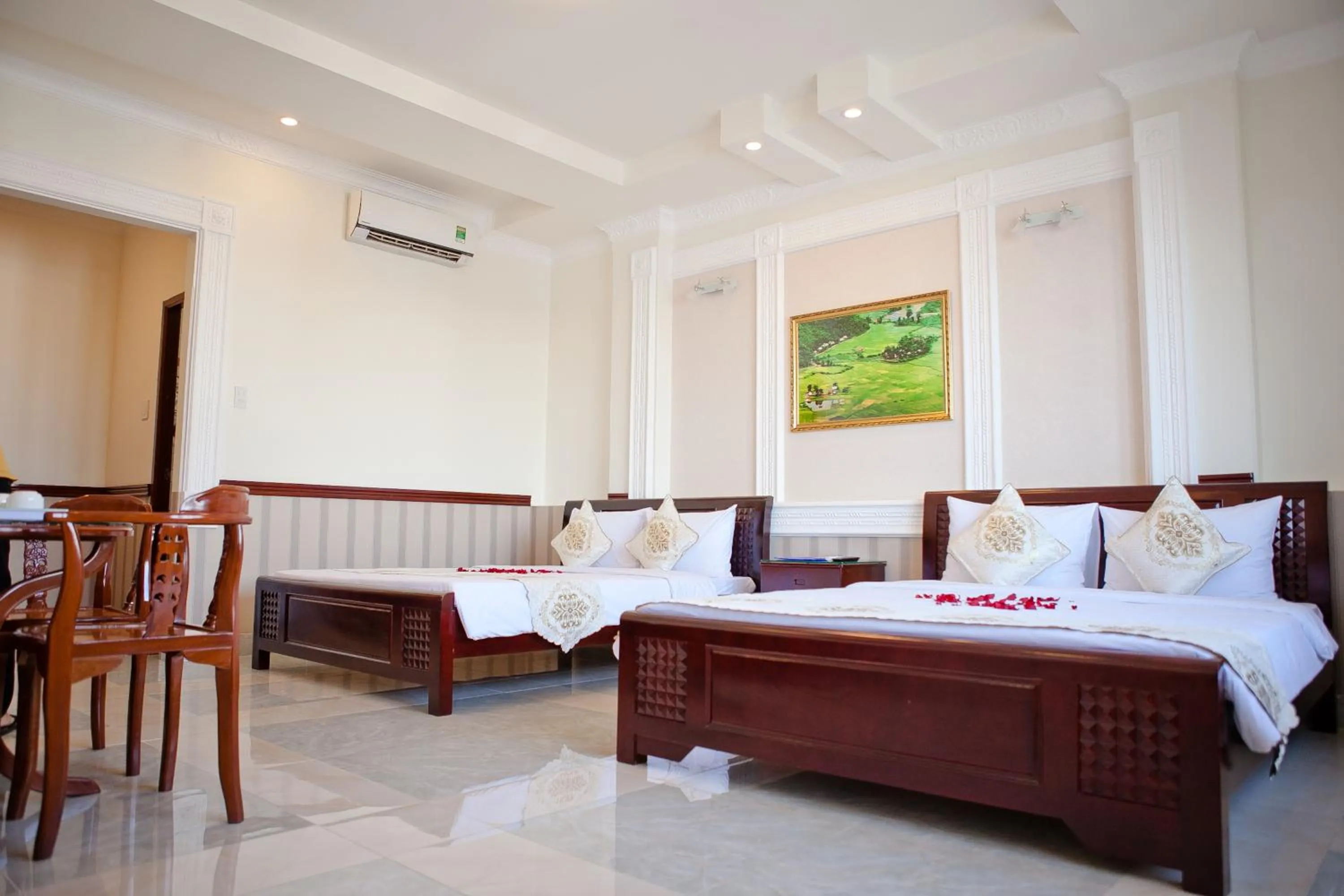 Photo of the whole room, Bed in Ngoc Lam Can Tho Hotel