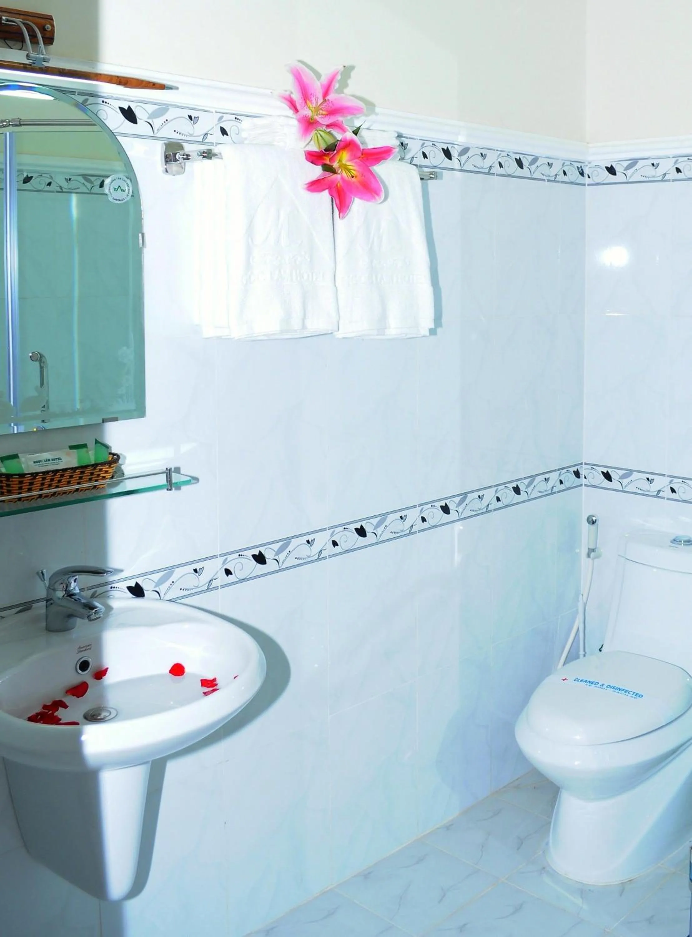 Toilet in Ngoc Lam Can Tho Hotel
