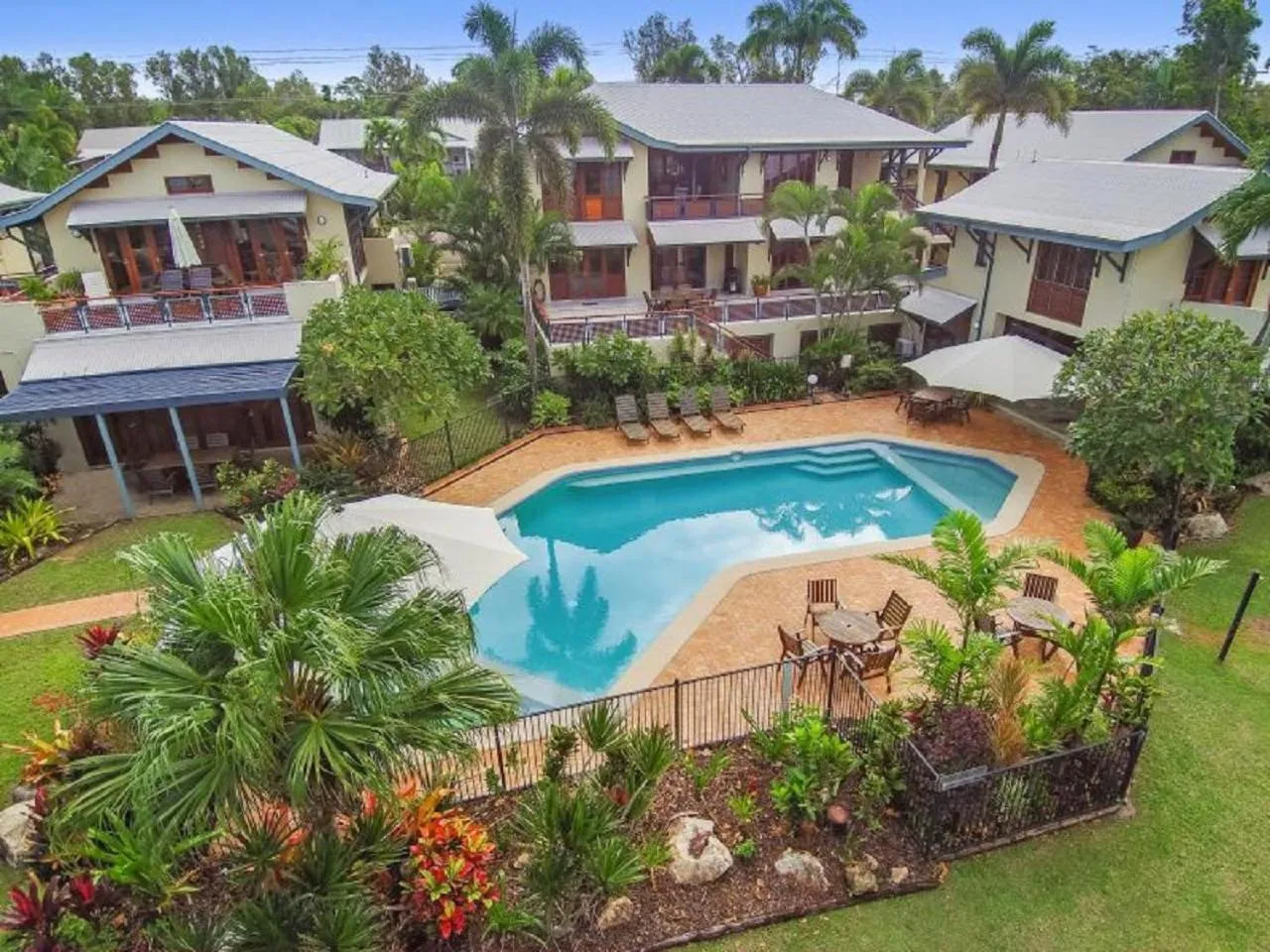 Swimming pool in Wongalinga Apartments 9