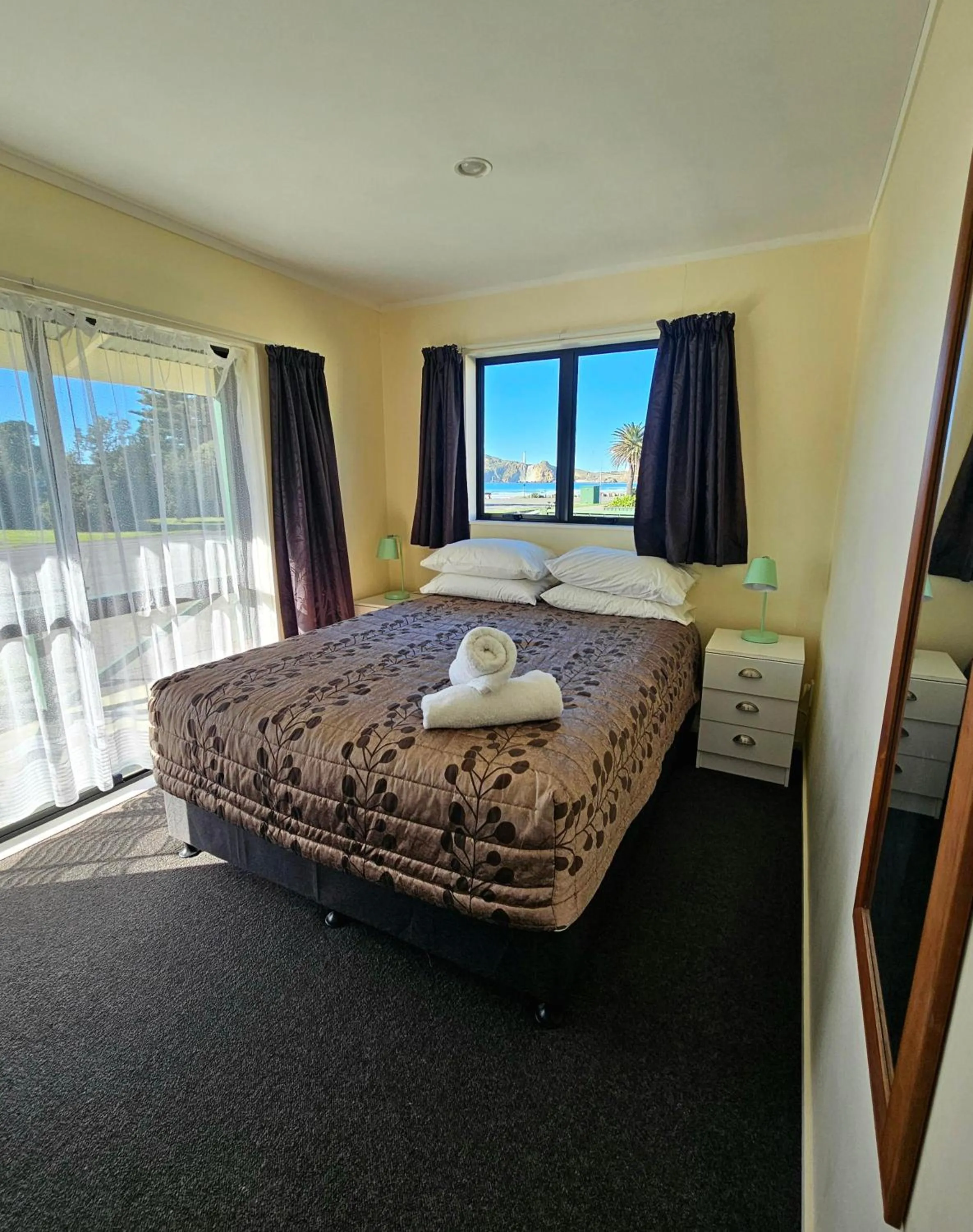 Bed in Castlepoint Holiday Park & Motels