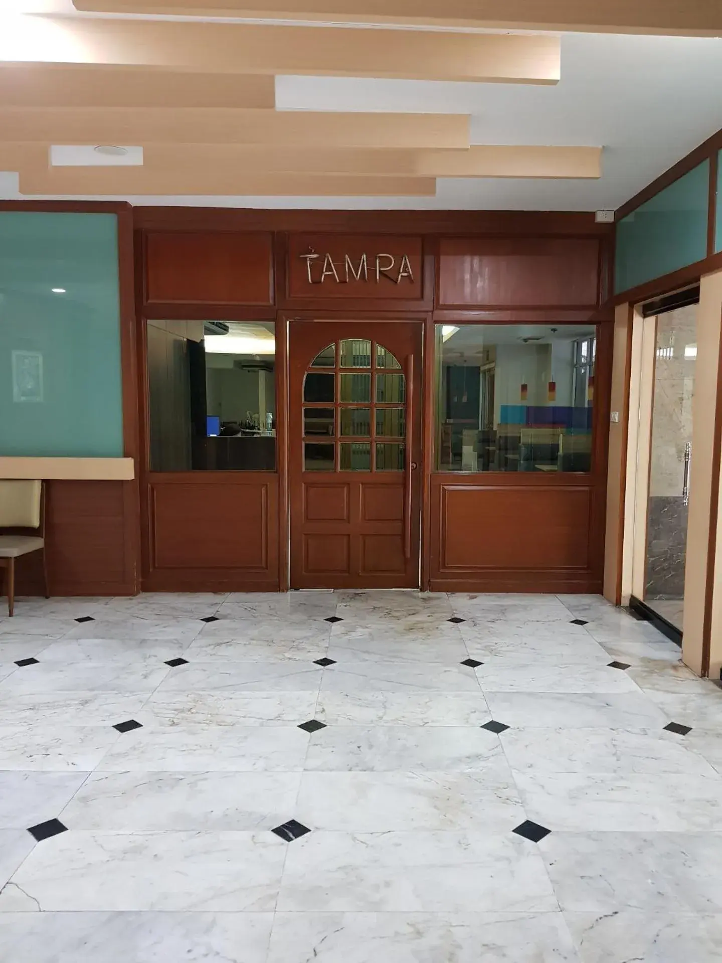 Restaurant/places to eat in Florida Hotel Restaurant/places to eat in Florida Hotel