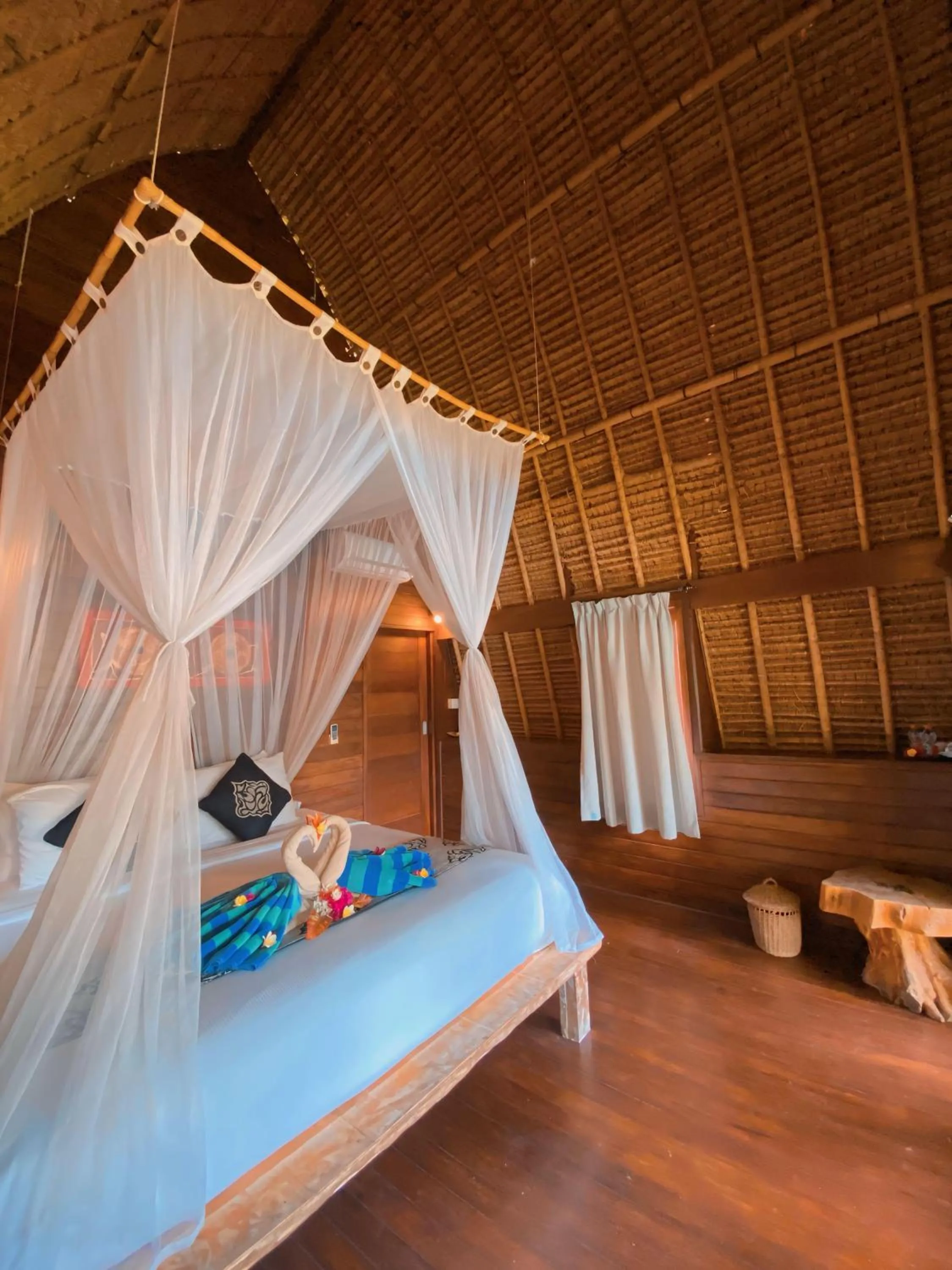 Bed in Harta Lembongan Villas