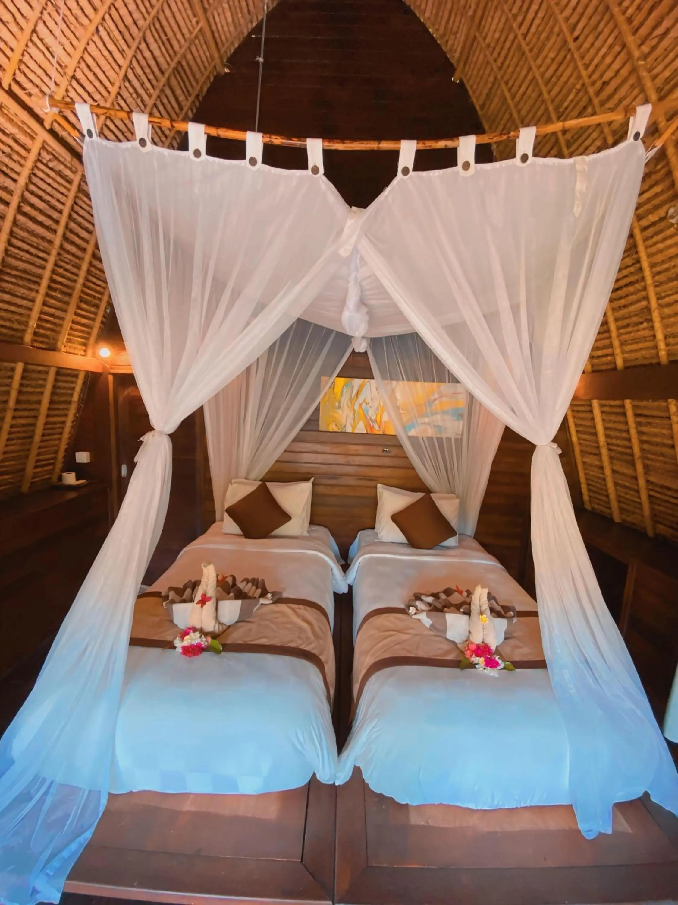Bed in Harta Lembongan Villas
