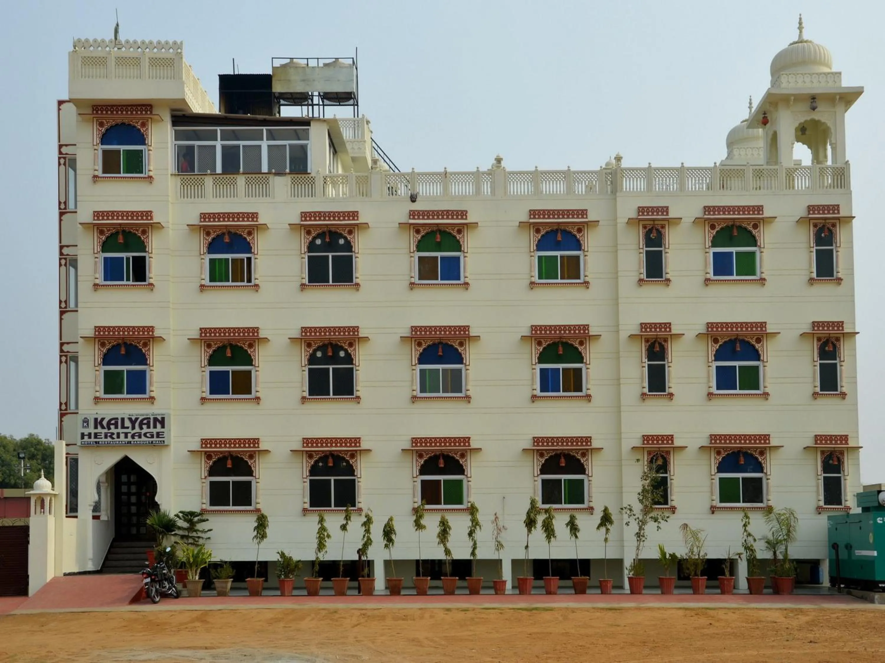 Facade/entrance in Kalyan Heritage