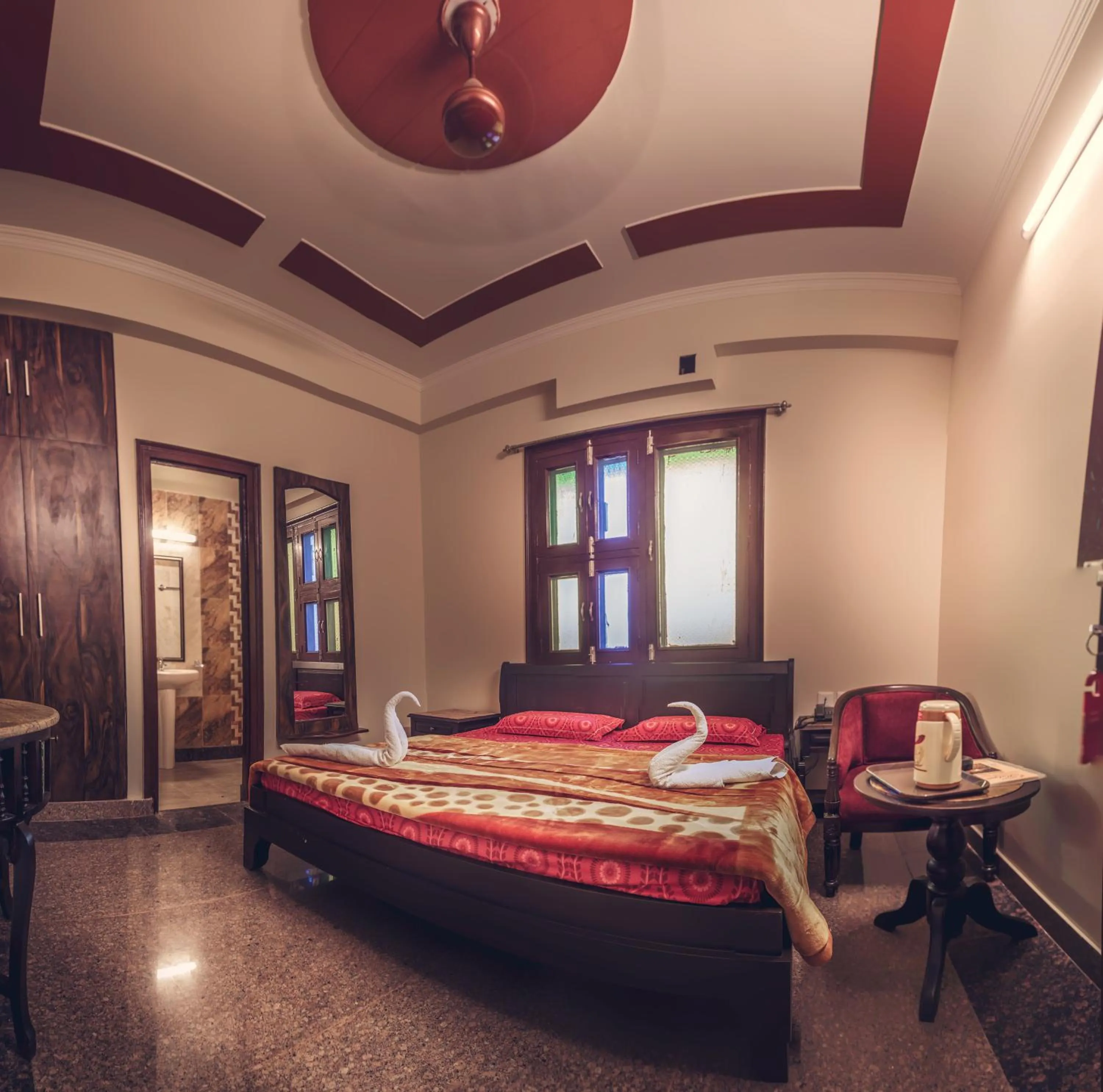 Photo of the whole room, Bed in Kalyan Heritage