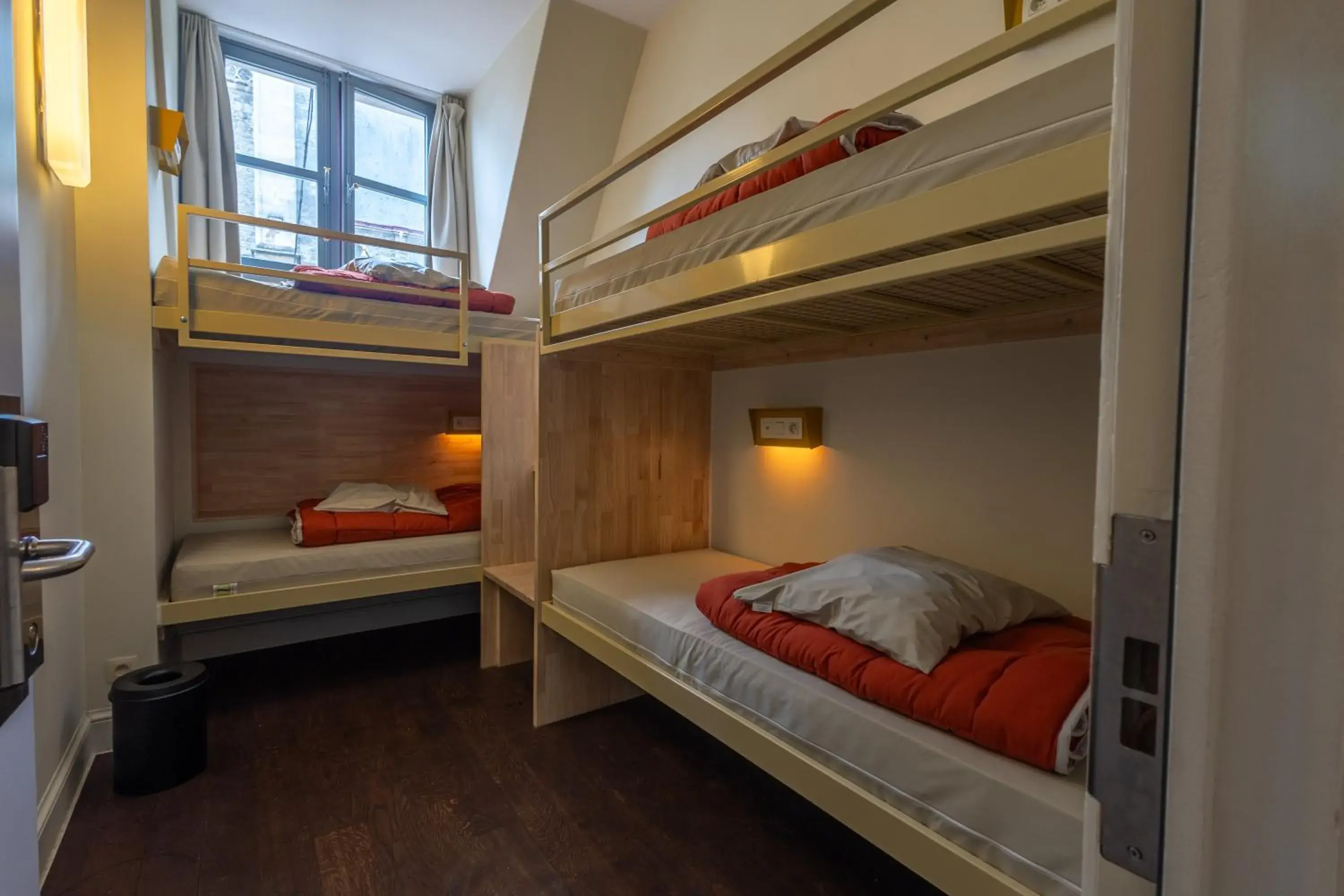 Small 4 bed private room in Hostel Uppelink Small 4 bed private room in Hostel Uppelink