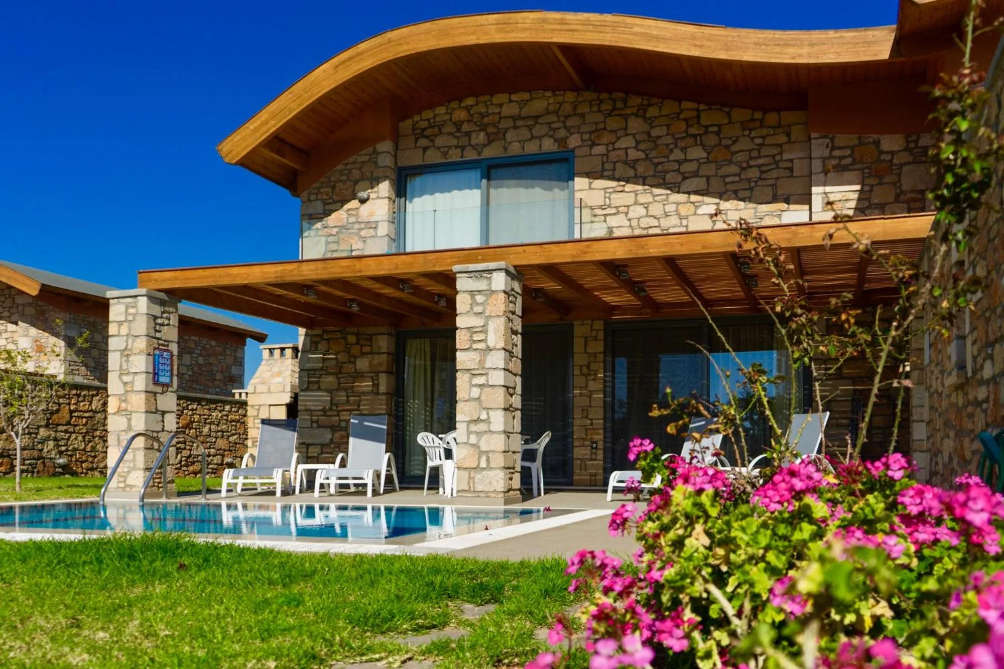 Spring in Estrella Villas