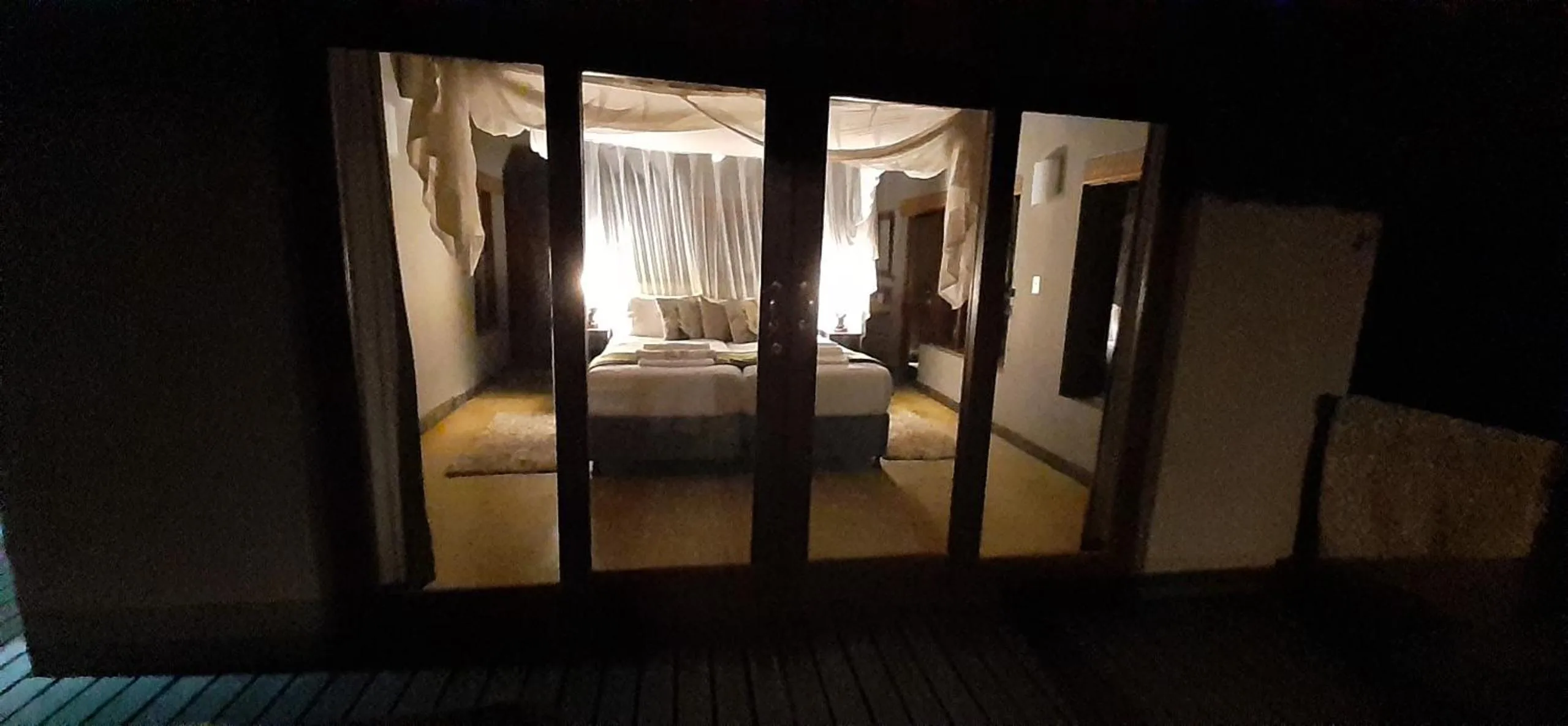 Property building, Bed in Hoedspruit Raptors Lodge N16