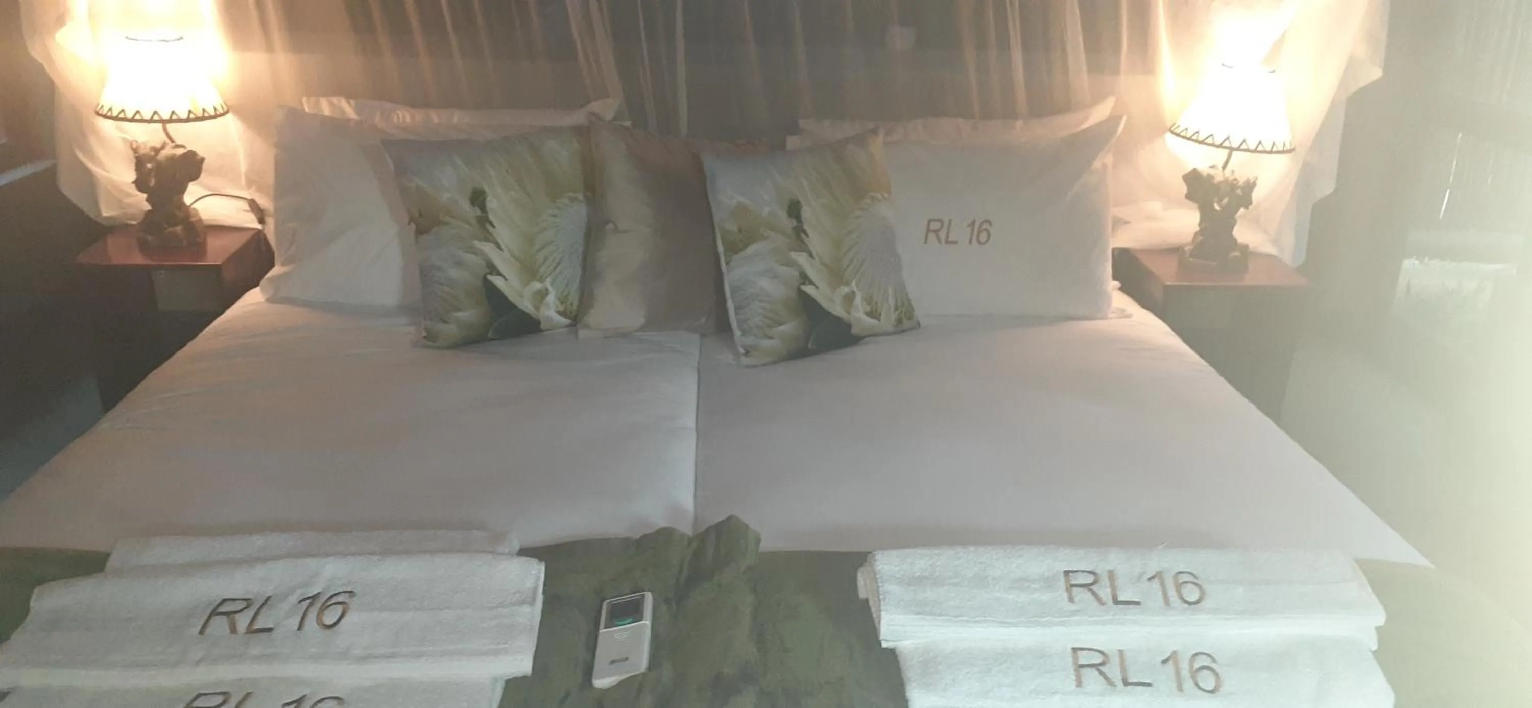 Property building, Bed in Hoedspruit Raptors Lodge N16