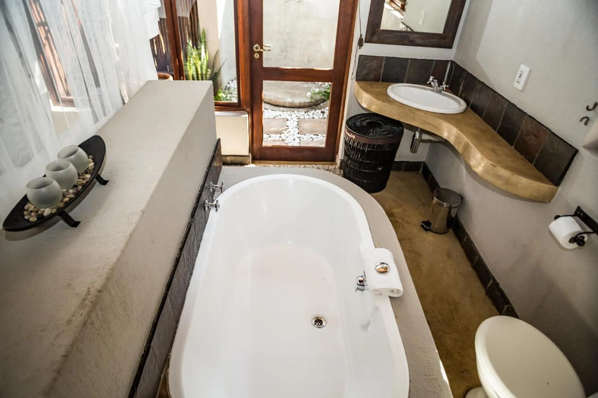 Bathroom in Hoedspruit Raptors Lodge N16