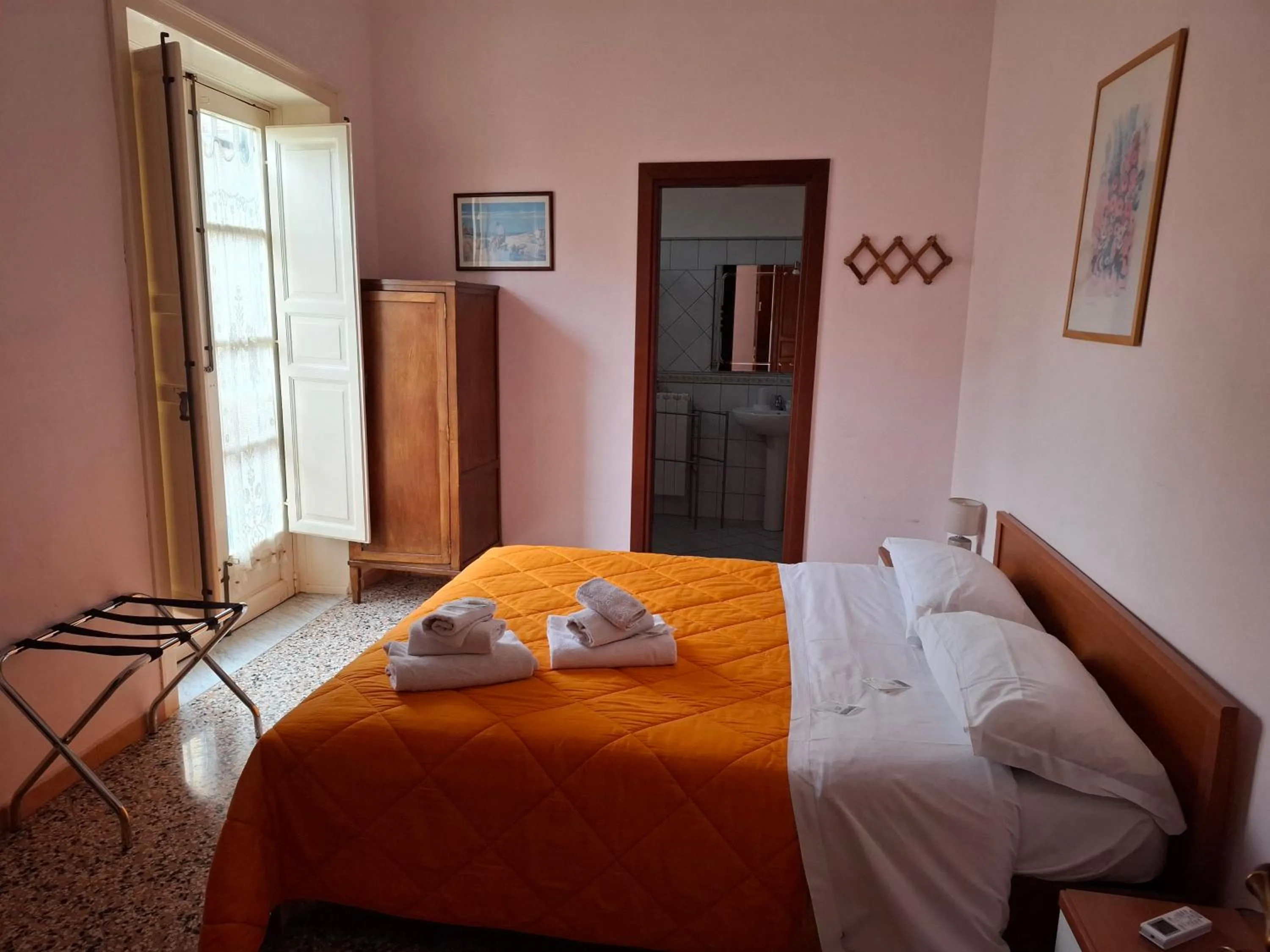 Bedroom, Bed in B&B Batarà - "La Terrazza del Centro"