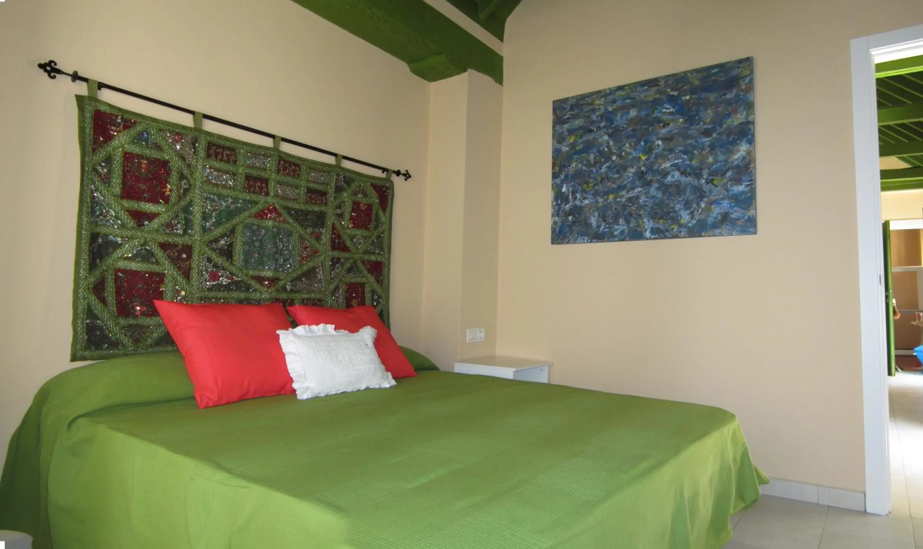 Photo of the whole room, Bed in Livemalaga San Juan