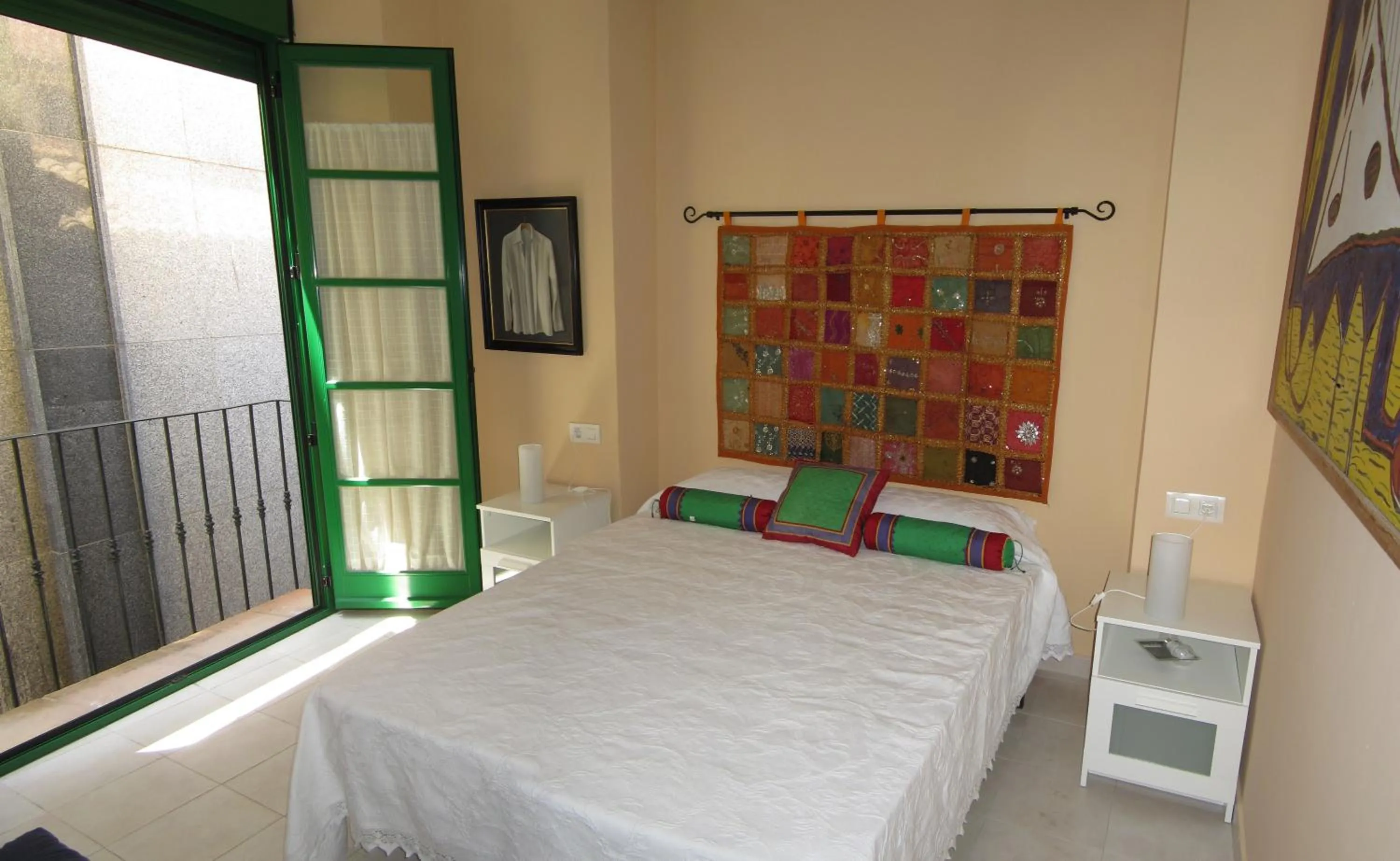Photo of the whole room, Bed in Livemalaga San Juan