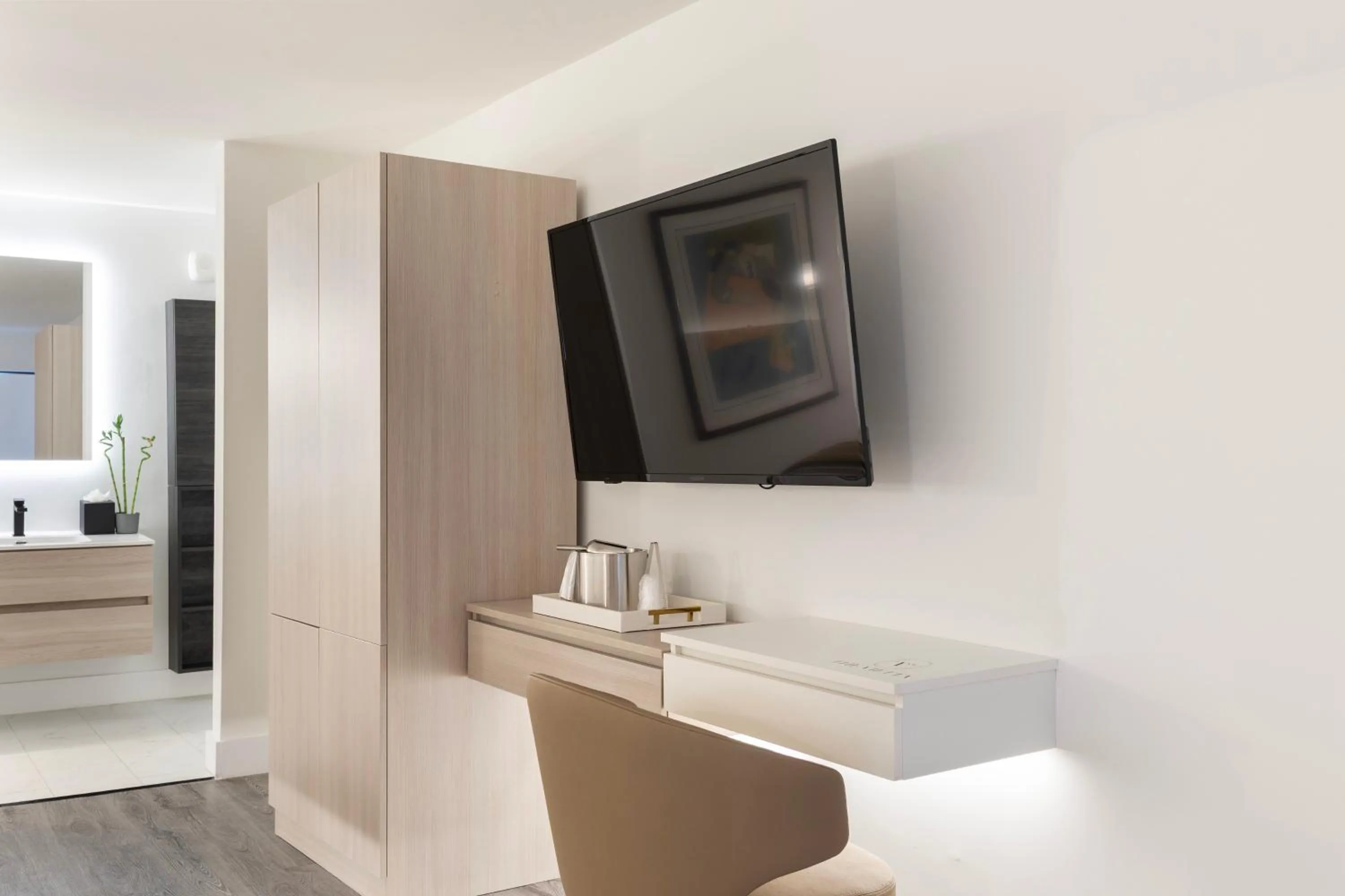 TV and multimedia in The Vietta Hotel