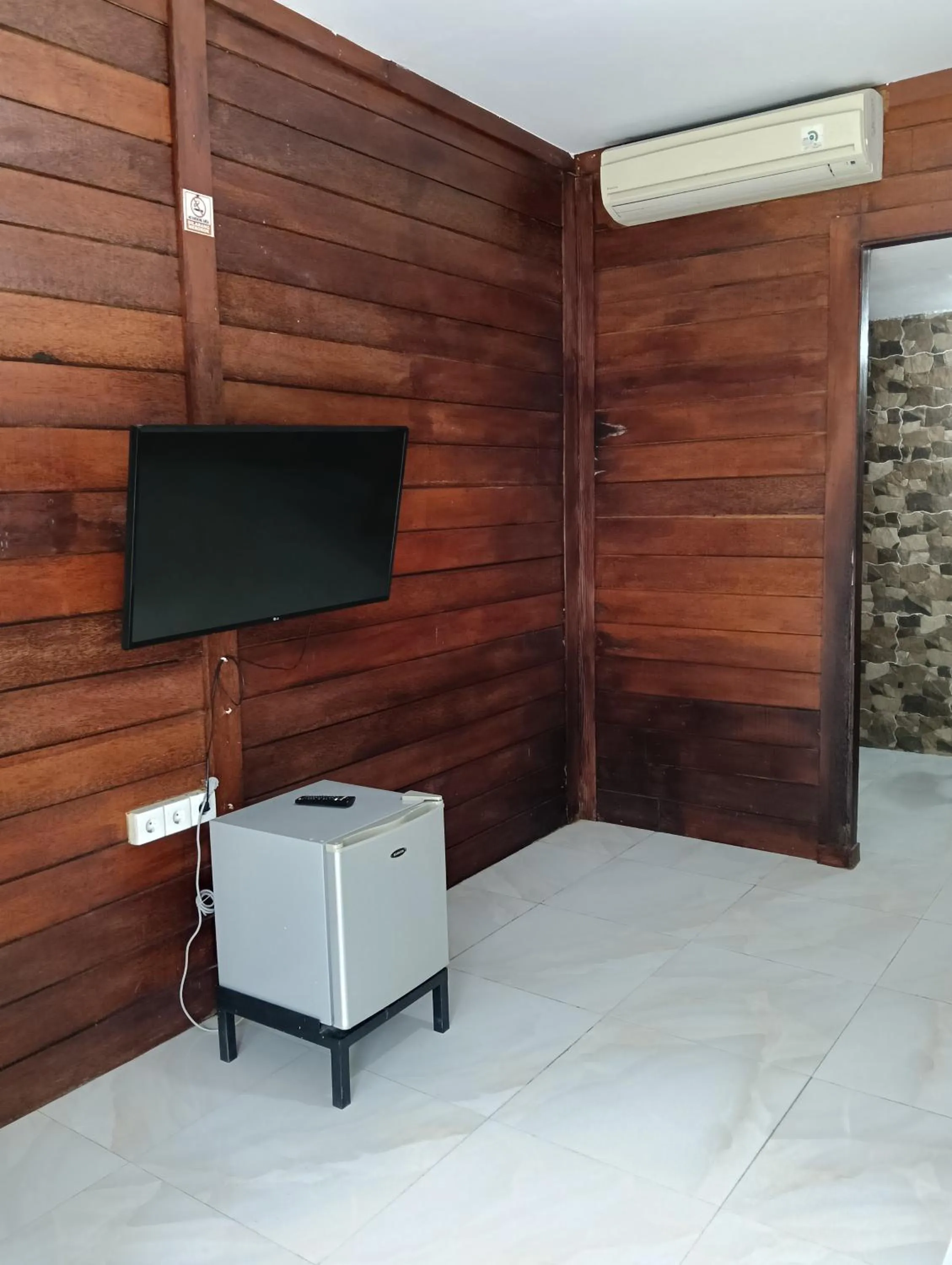 TV and multimedia in Sri Abi Ratu Villa