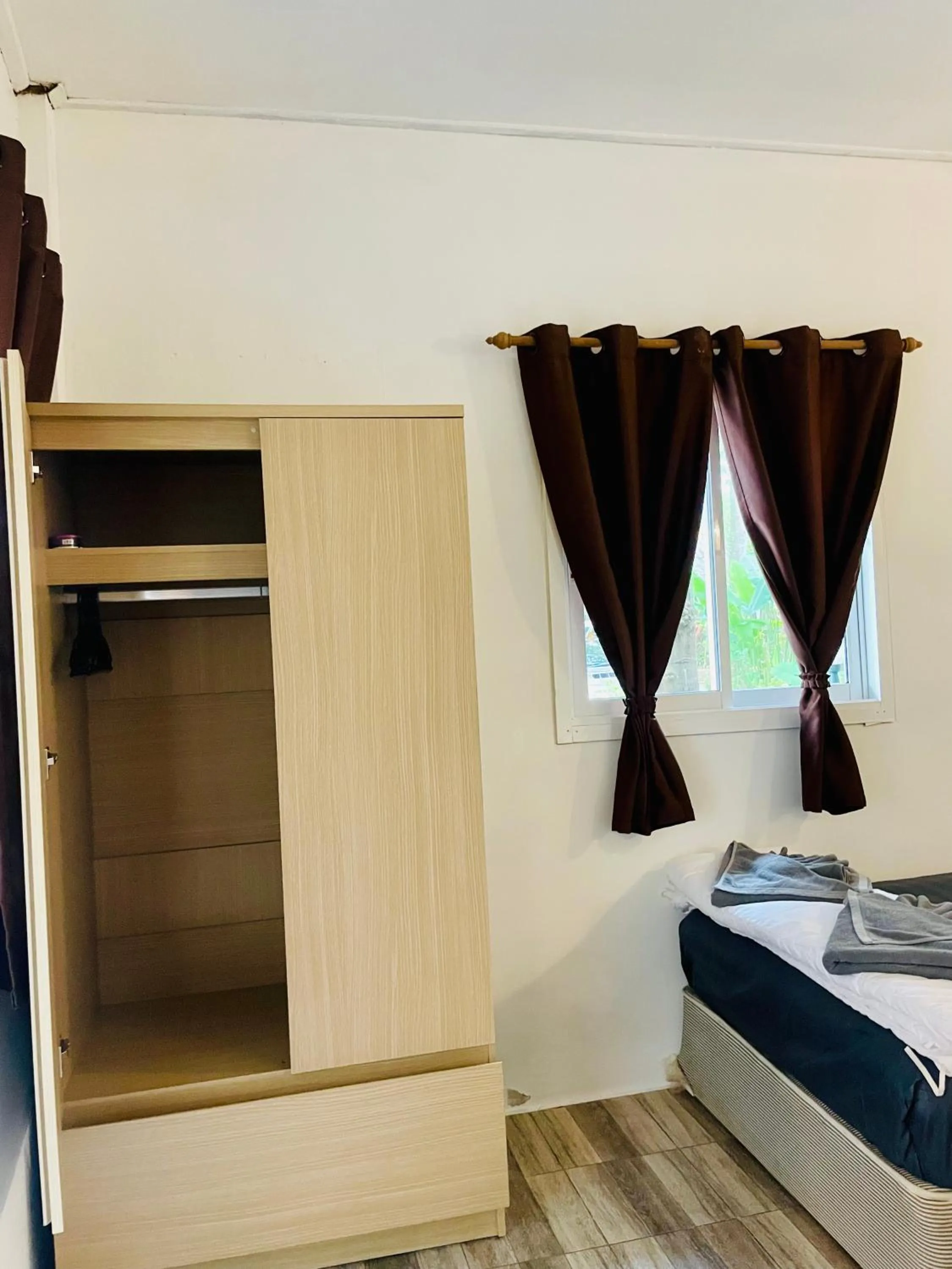 Bed in New Harrys Sunset Resort - Klong Nin Beach