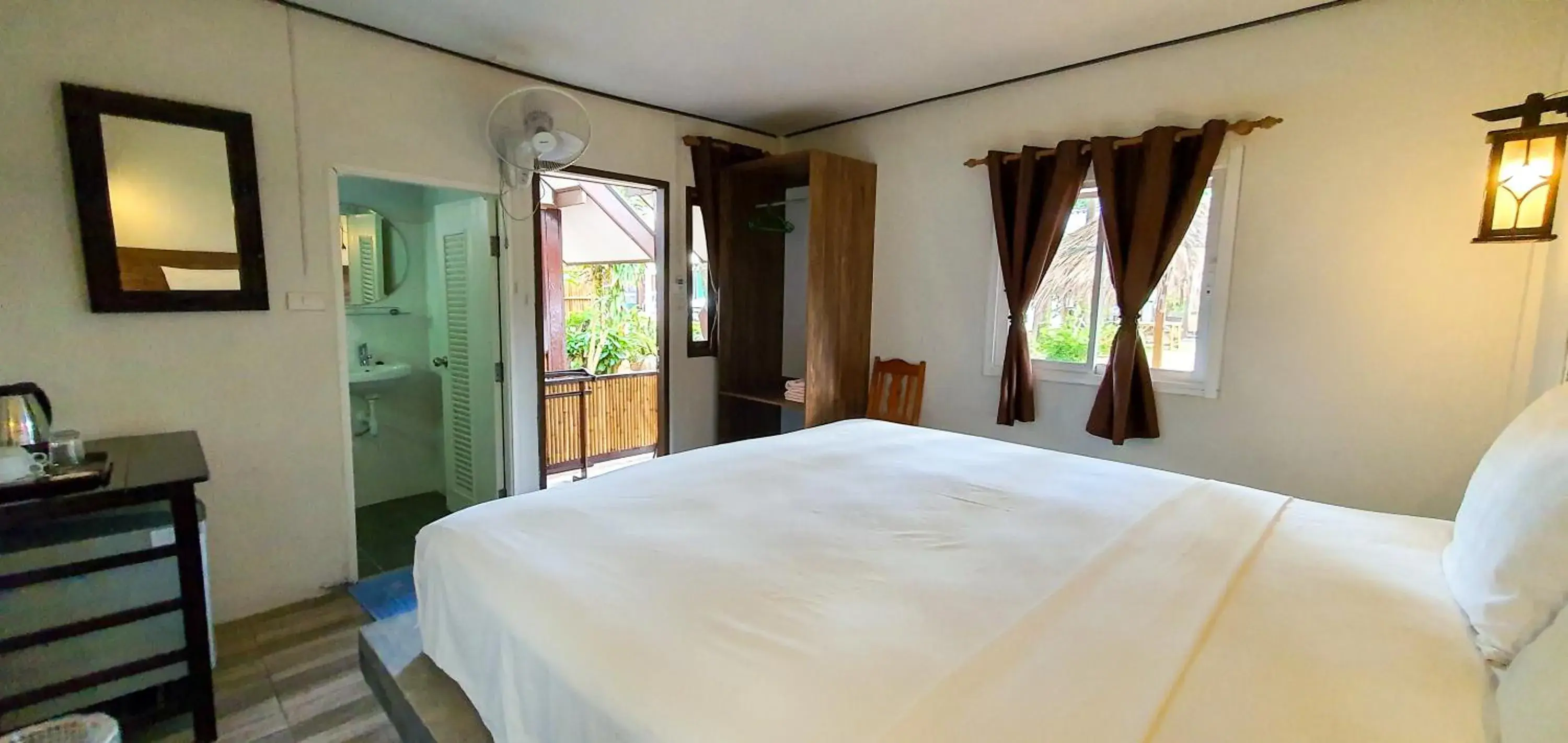 Deluxe Bungalow with Garden View in New Harrys Sunset Resort - Klong Nin Beach Deluxe Bungalow with Garden View in New Harrys Sunset Resort - Klong Nin Beach
