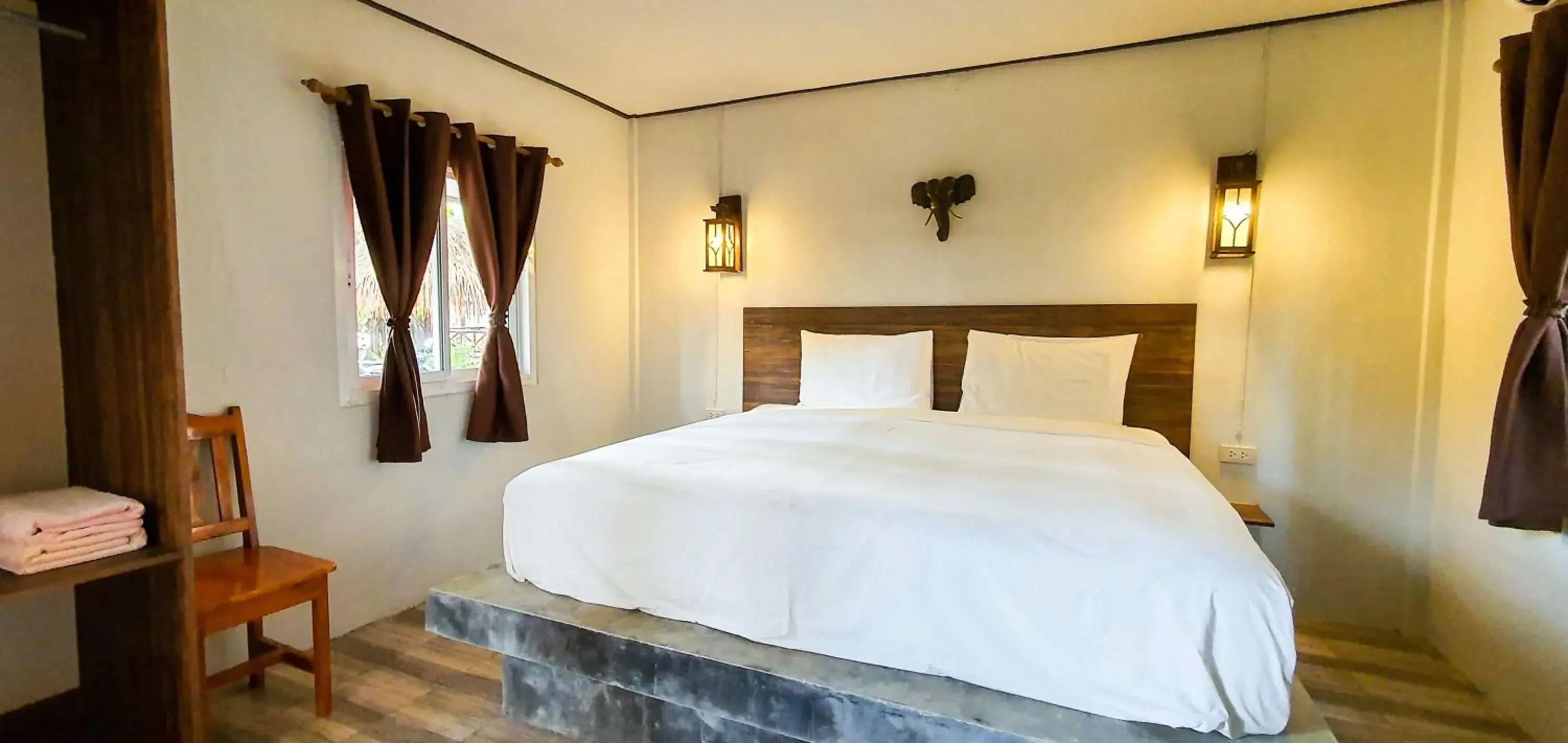 Deluxe Bungalow with Garden View in New Harrys Sunset Resort - Klong Nin Beach Deluxe Bungalow with Garden View in New Harrys Sunset Resort - Klong Nin Beach