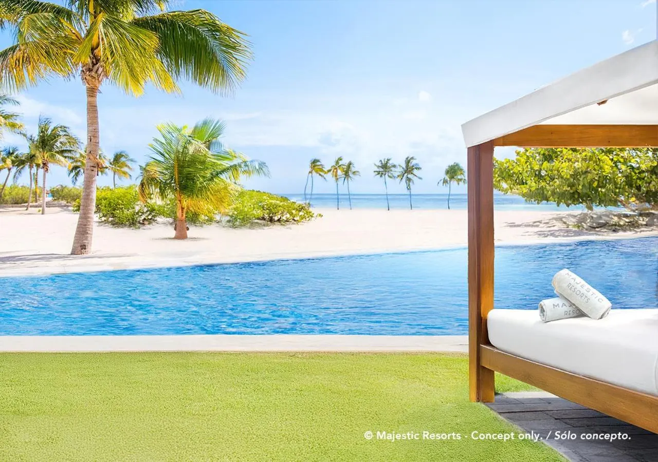 Swimming pool in Majestic Mirage Costa Mujeres, All Suite Resort - All Inclusive