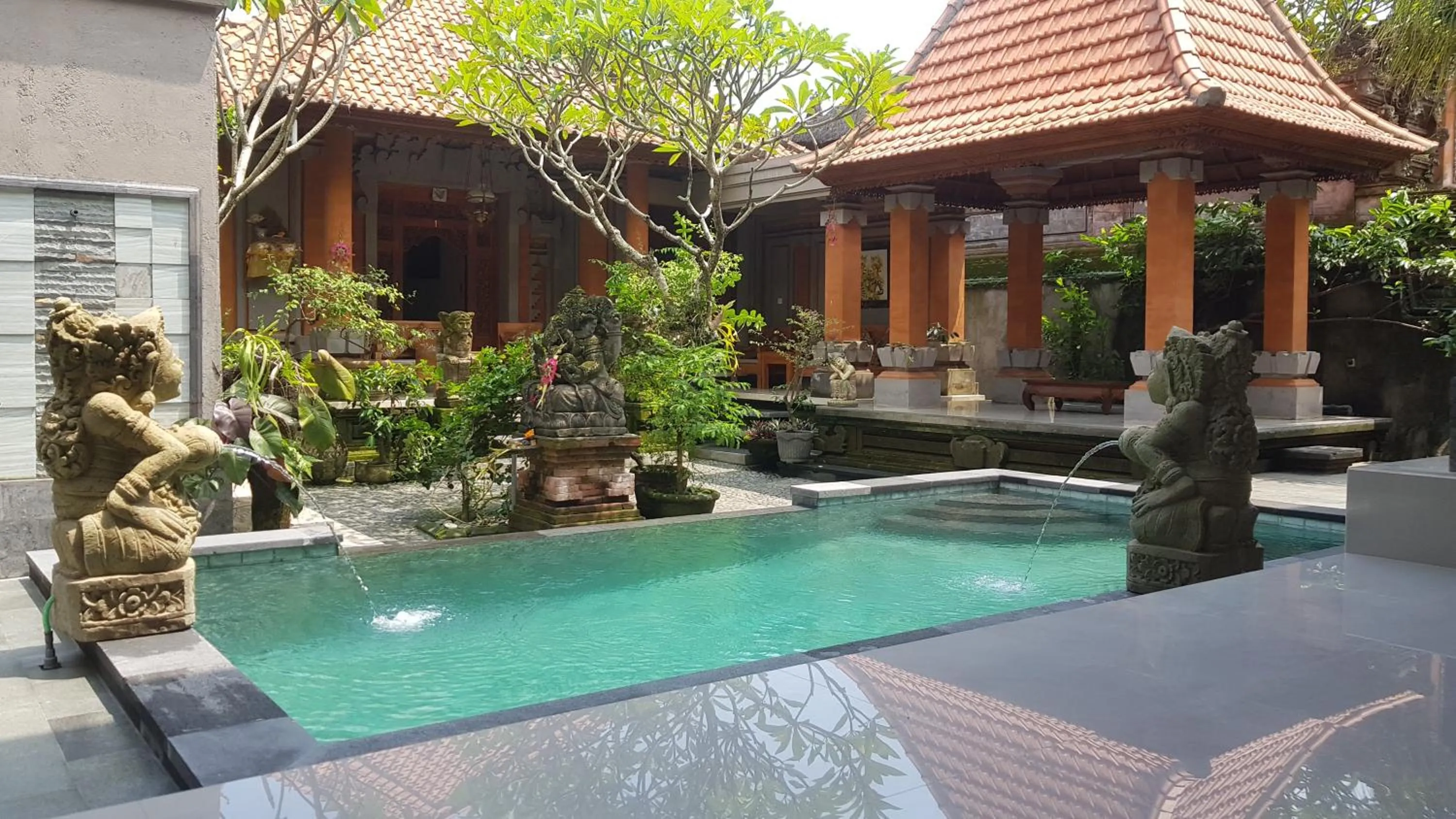 Swimming pool in Satya House Ubud