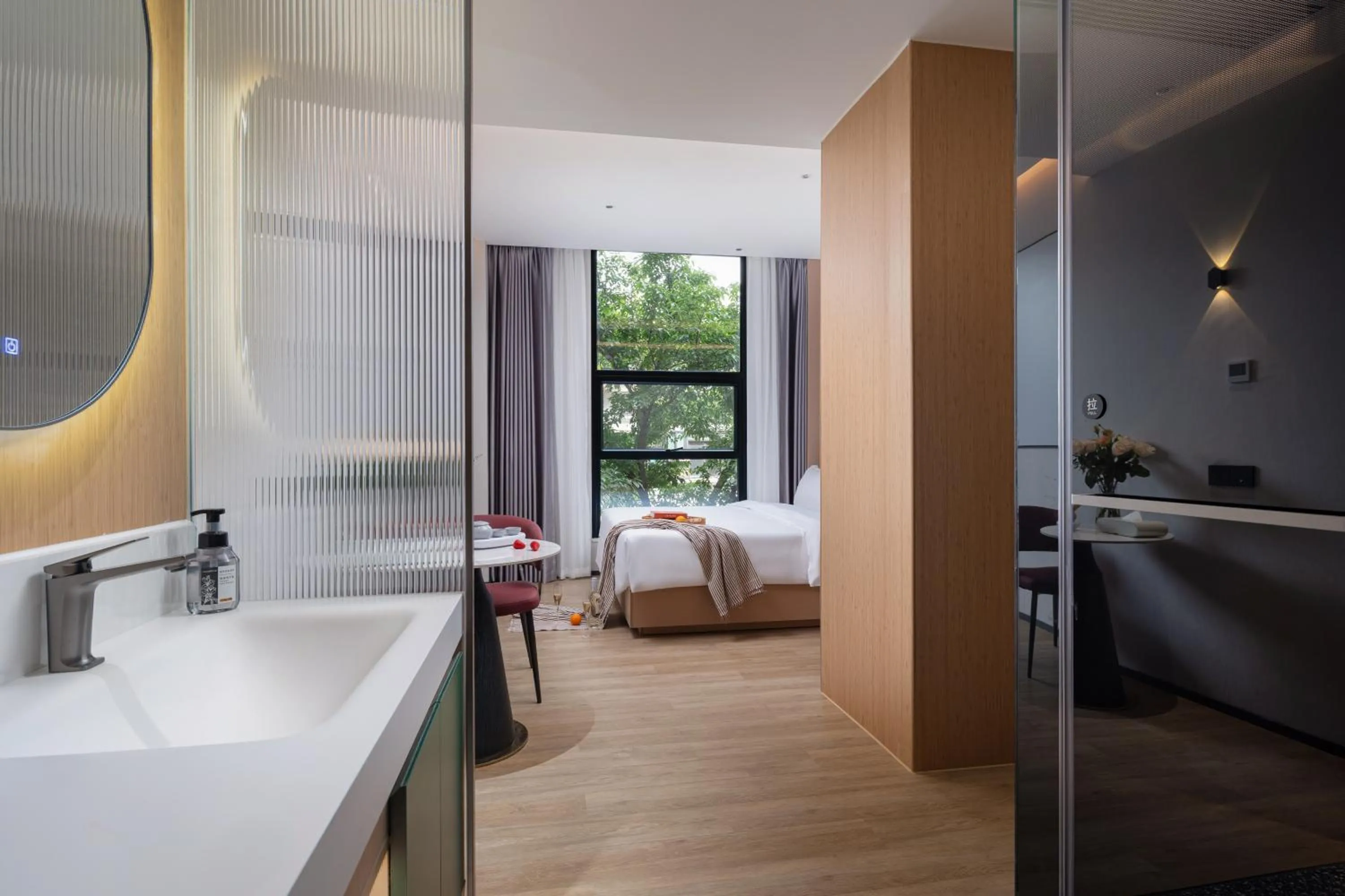Photo of the whole room, Bed in Kaino Natural Aesthetics Design Hotel Guangzhou Yuexiu Beijing Road International Trade Center Flagship Store