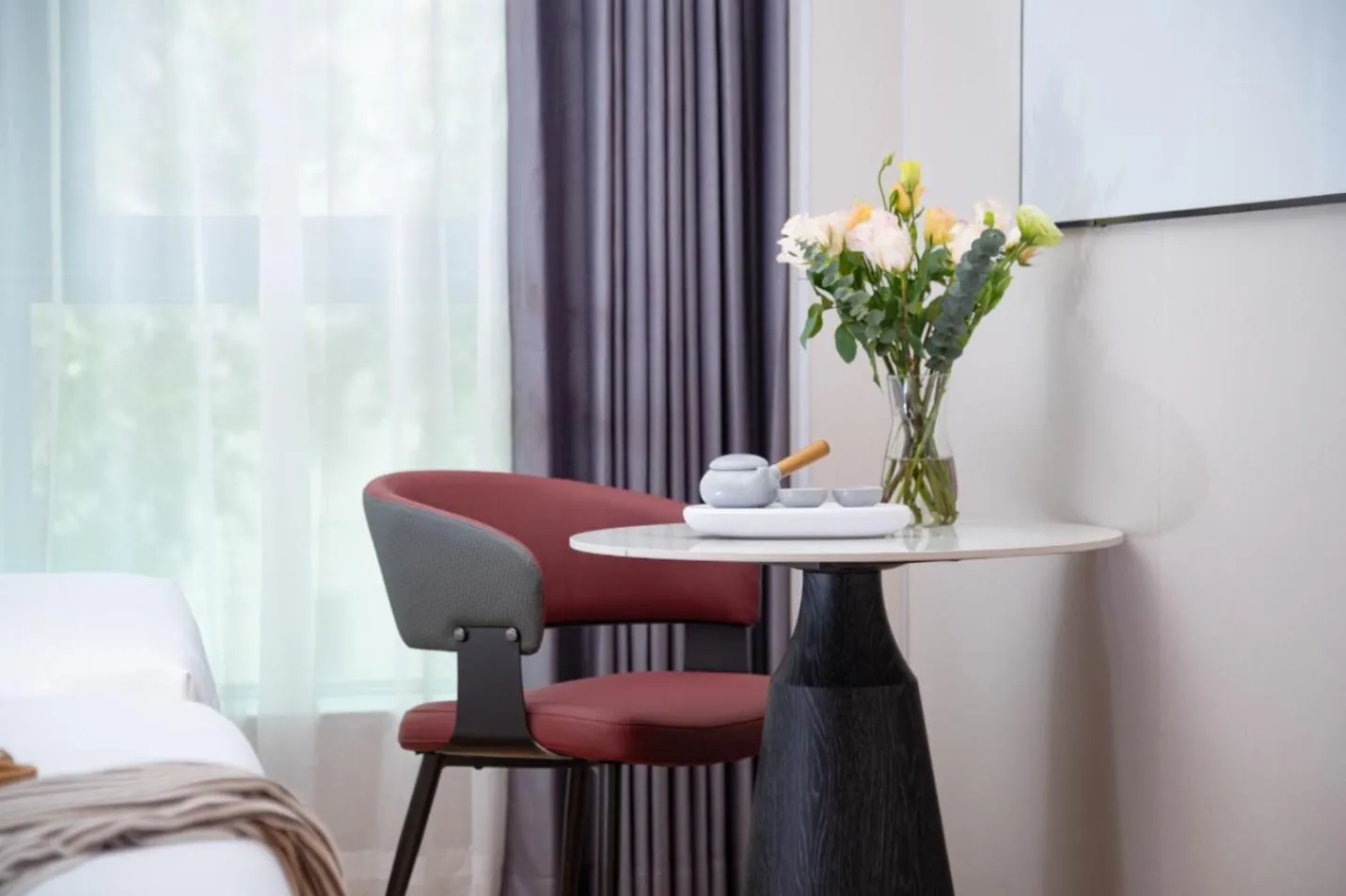 Seating area, Bed in Kaino Natural Aesthetics Design Hotel Guangzhou Yuexiu Beijing Road International Trade Center Flagship Store
