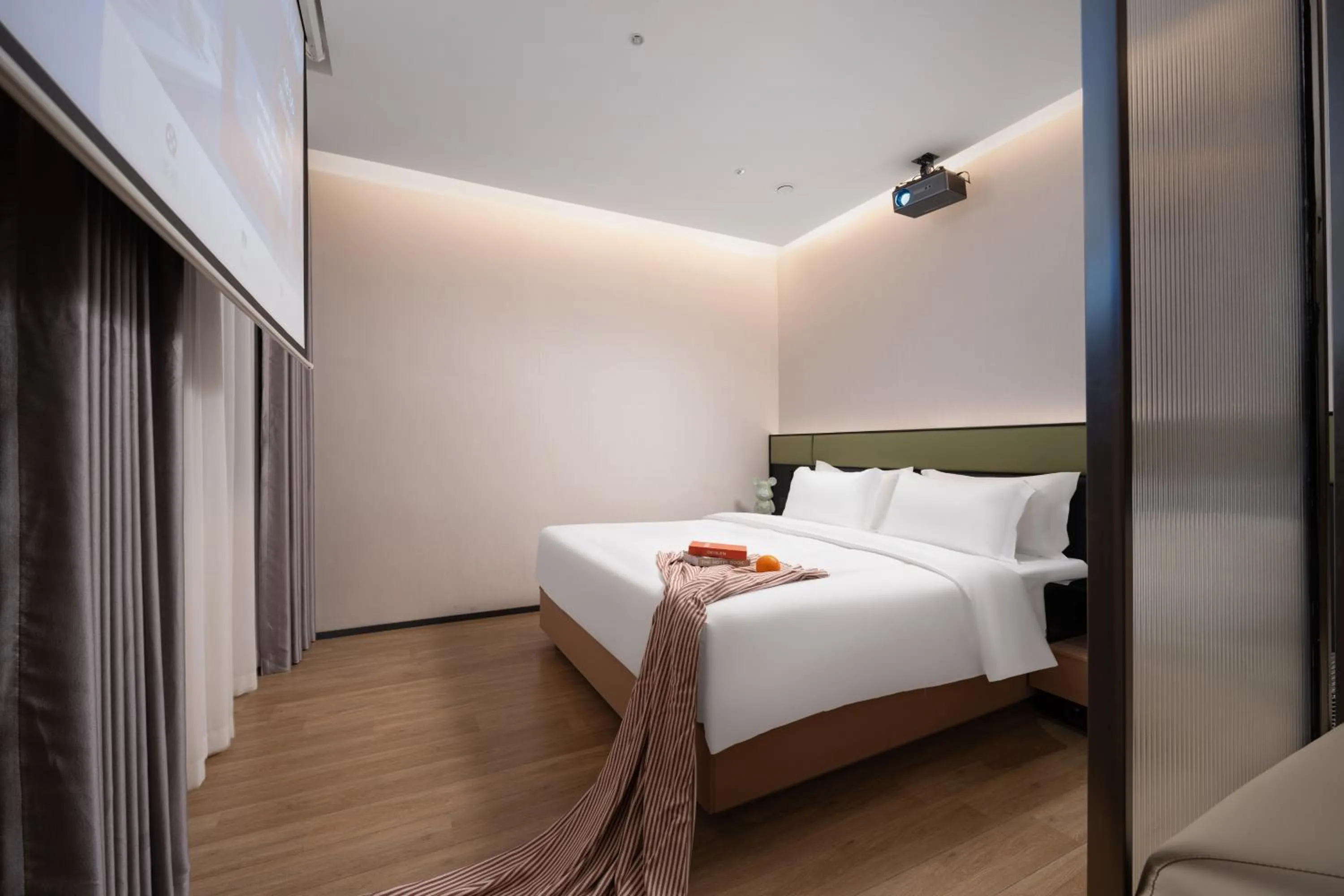 Bed in Kaino Natural Aesthetics Design Hotel Guangzhou Yuexiu Beijing Road International Trade Center Flagship Store