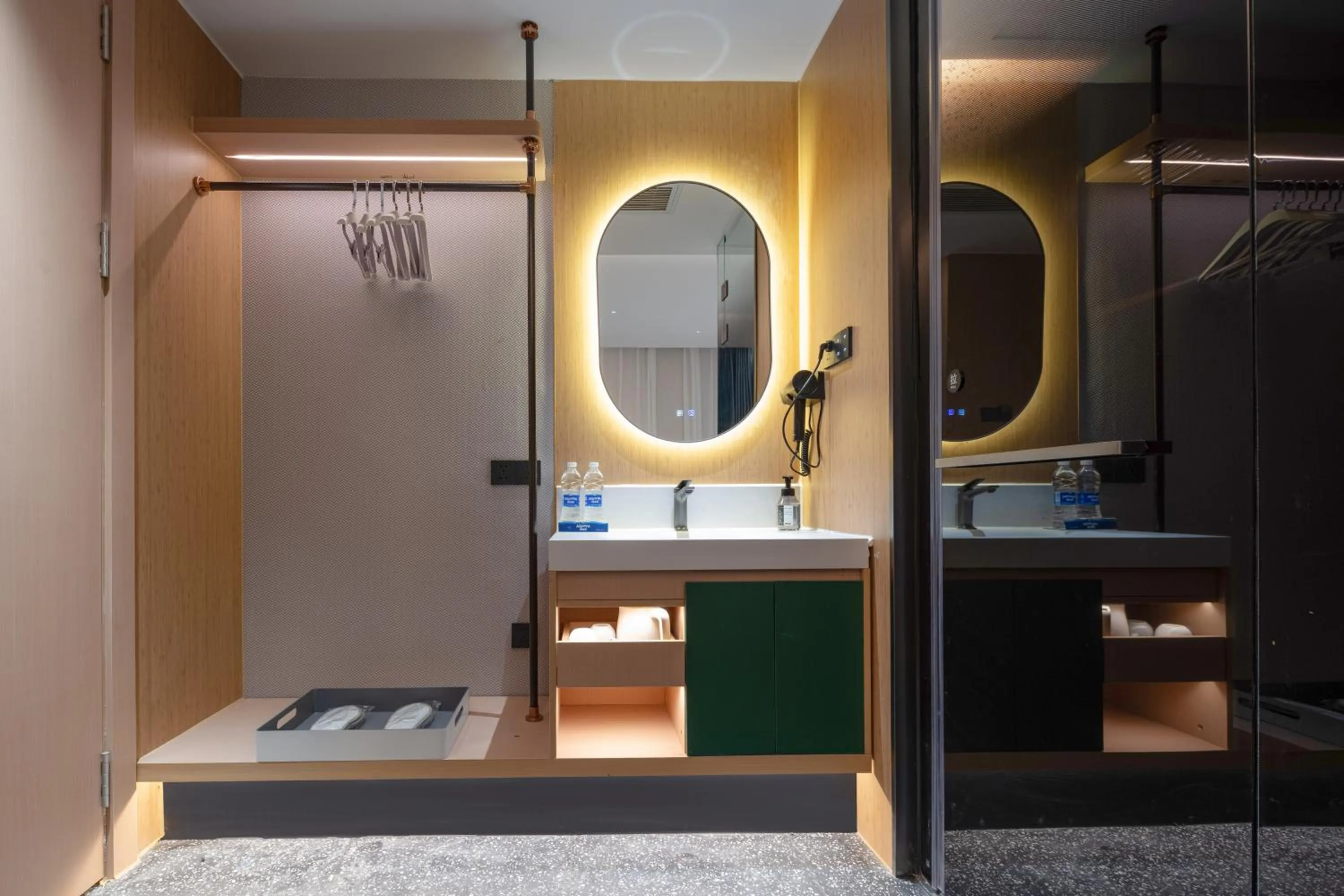 Shower in Kaino Natural Aesthetics Design Hotel Guangzhou Yuexiu Beijing Road International Trade Center Flagship Store